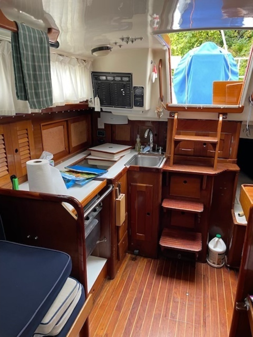1980 Bristol 35.5 Keel/CB - Image 11