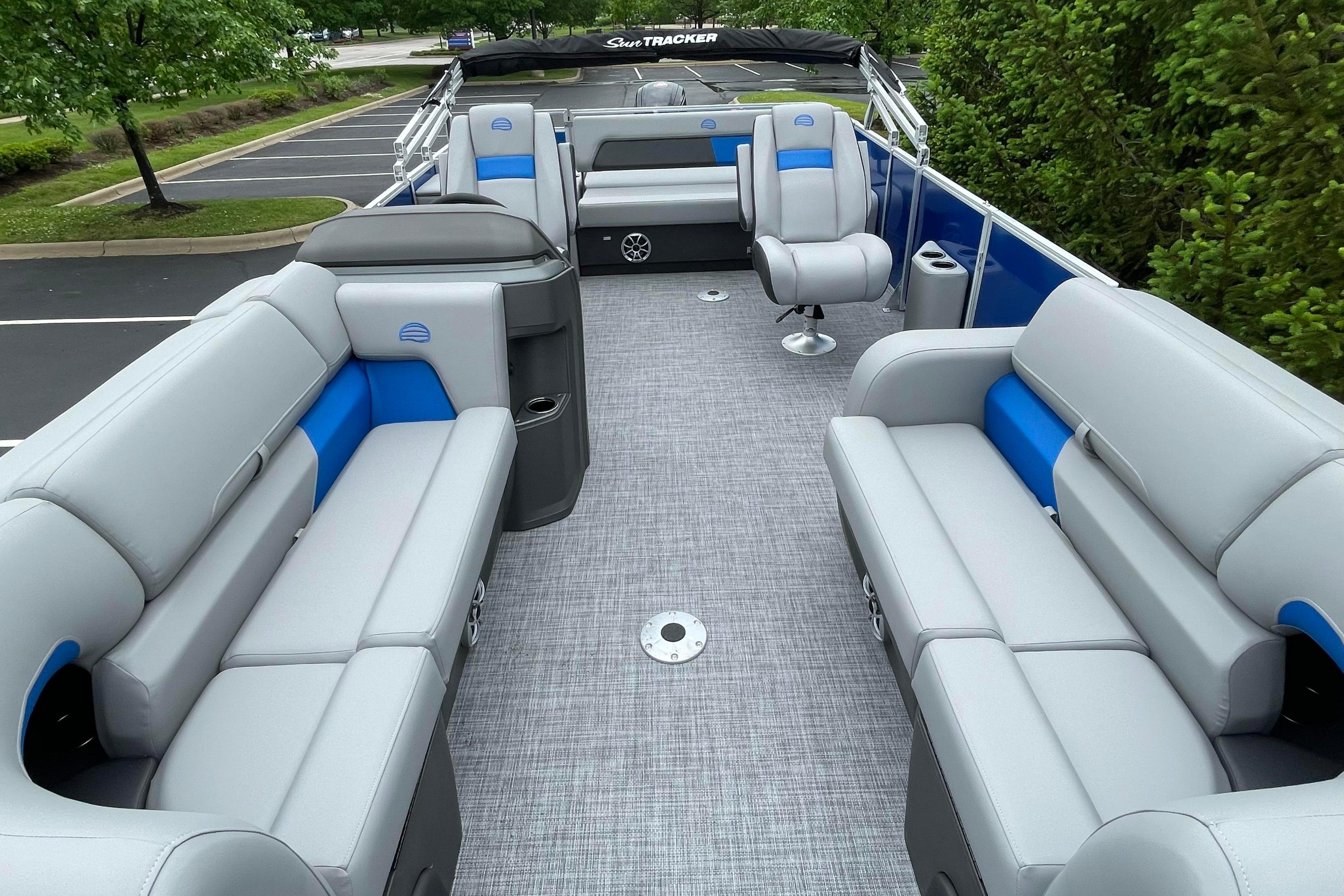 2026 Sun Tracker Party Barge 22 RF DLX with spacious seating and modern design.