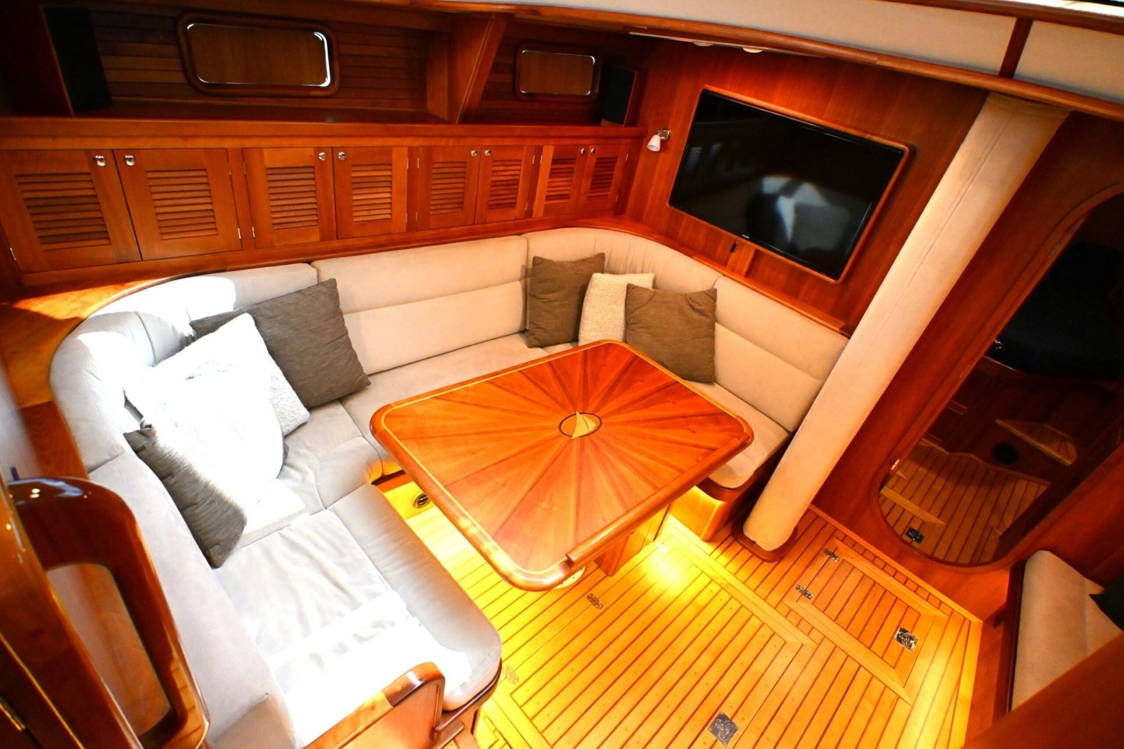 2006 Waterline 50 - Image 56