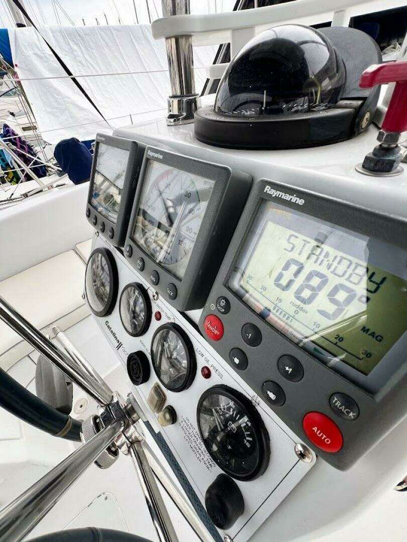 2007 Catalina 350 MK II - Image 42