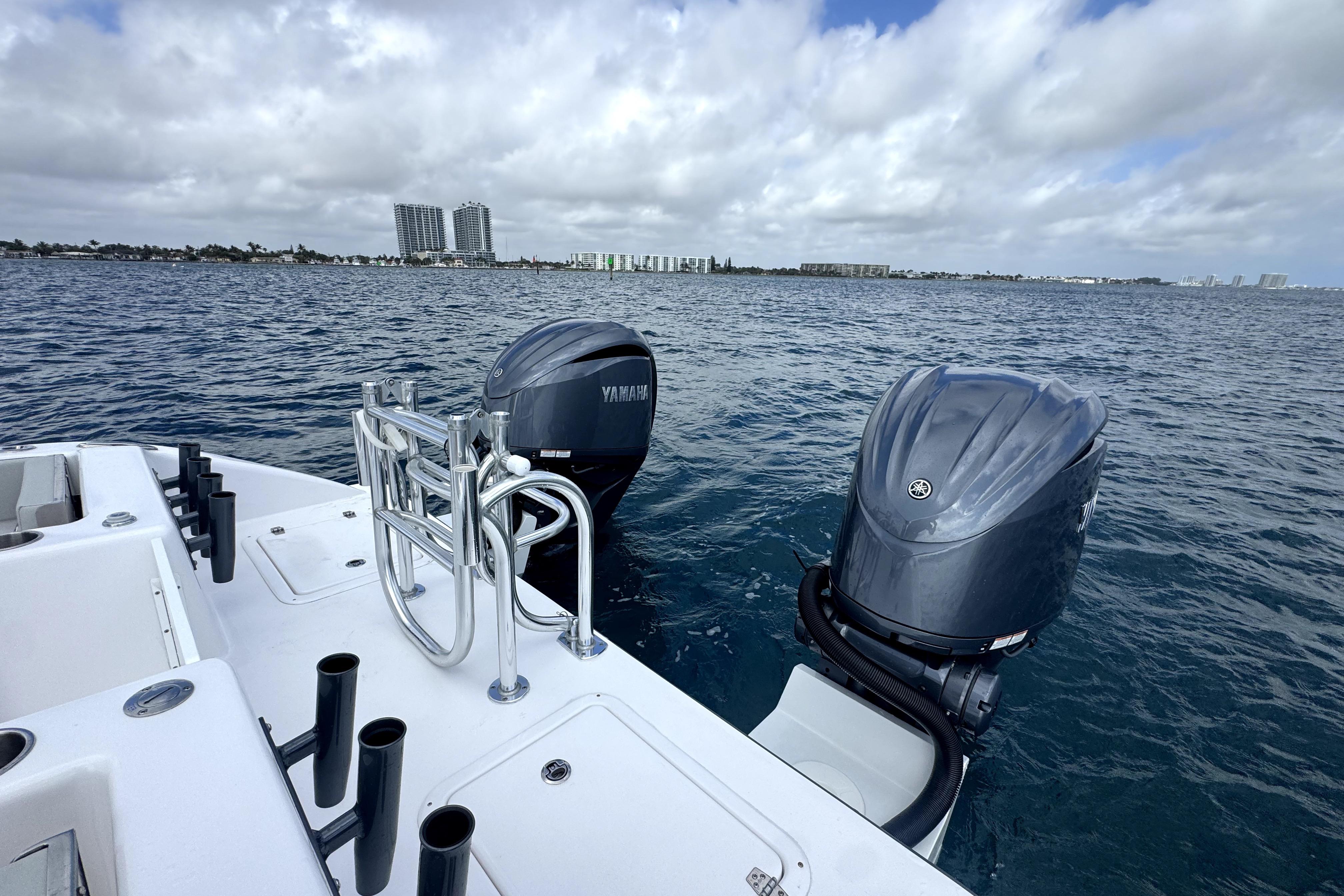 2026 Twin Vee 280 GFX2 CC boat with Yamaha outboard engines on open water.