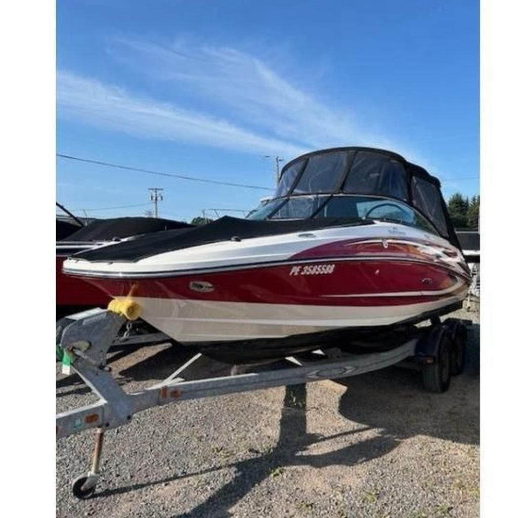 2012 Sea Ray 220 Sundeck