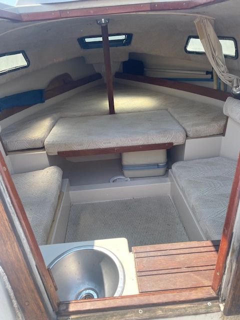Interior view of a 1986 Wellcraft Starwind 19 with seating and a sink.
