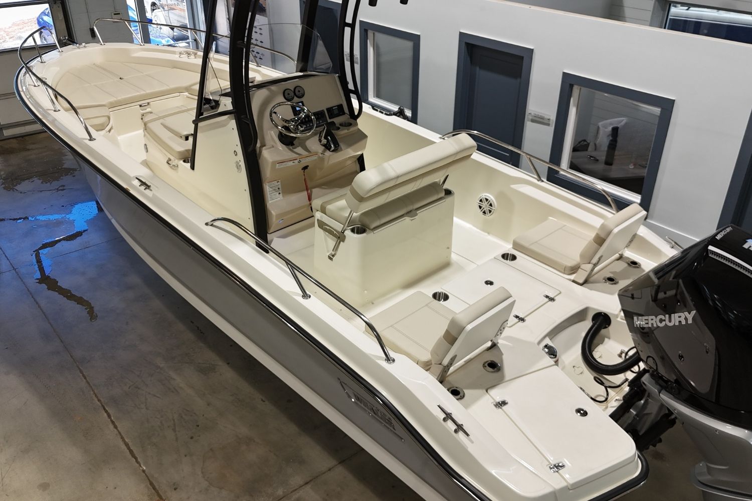 2026 Boston Whaler 250 Dauntless - 5