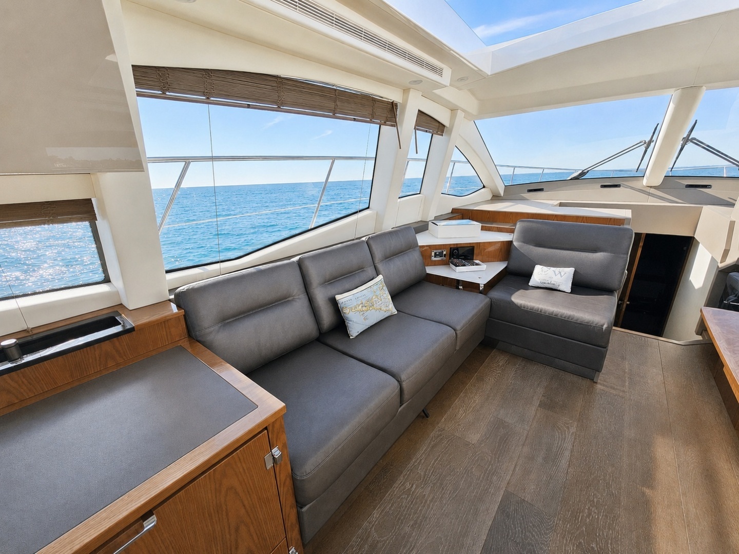2019 Sea Ray 520 Sundancer - Image 26