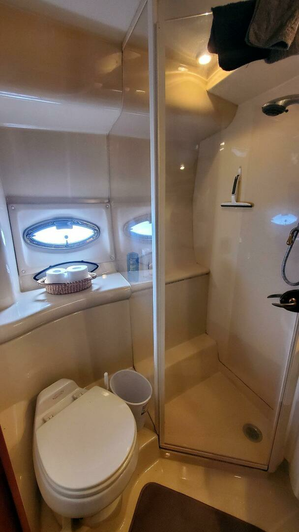 2004 Meridian 408 - Image 21