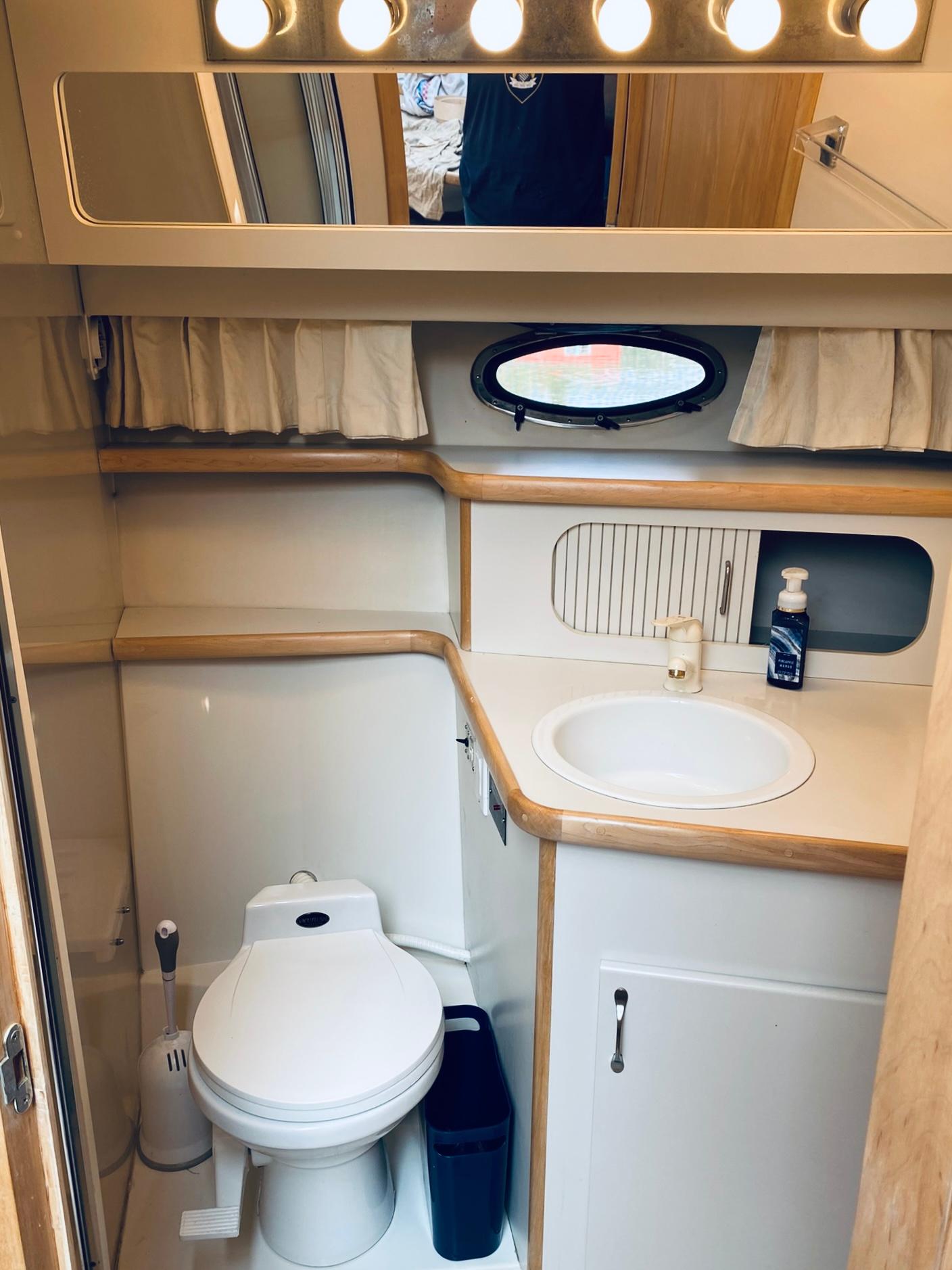 1994 Carver 430 Cockpit Motor Yacht - 20