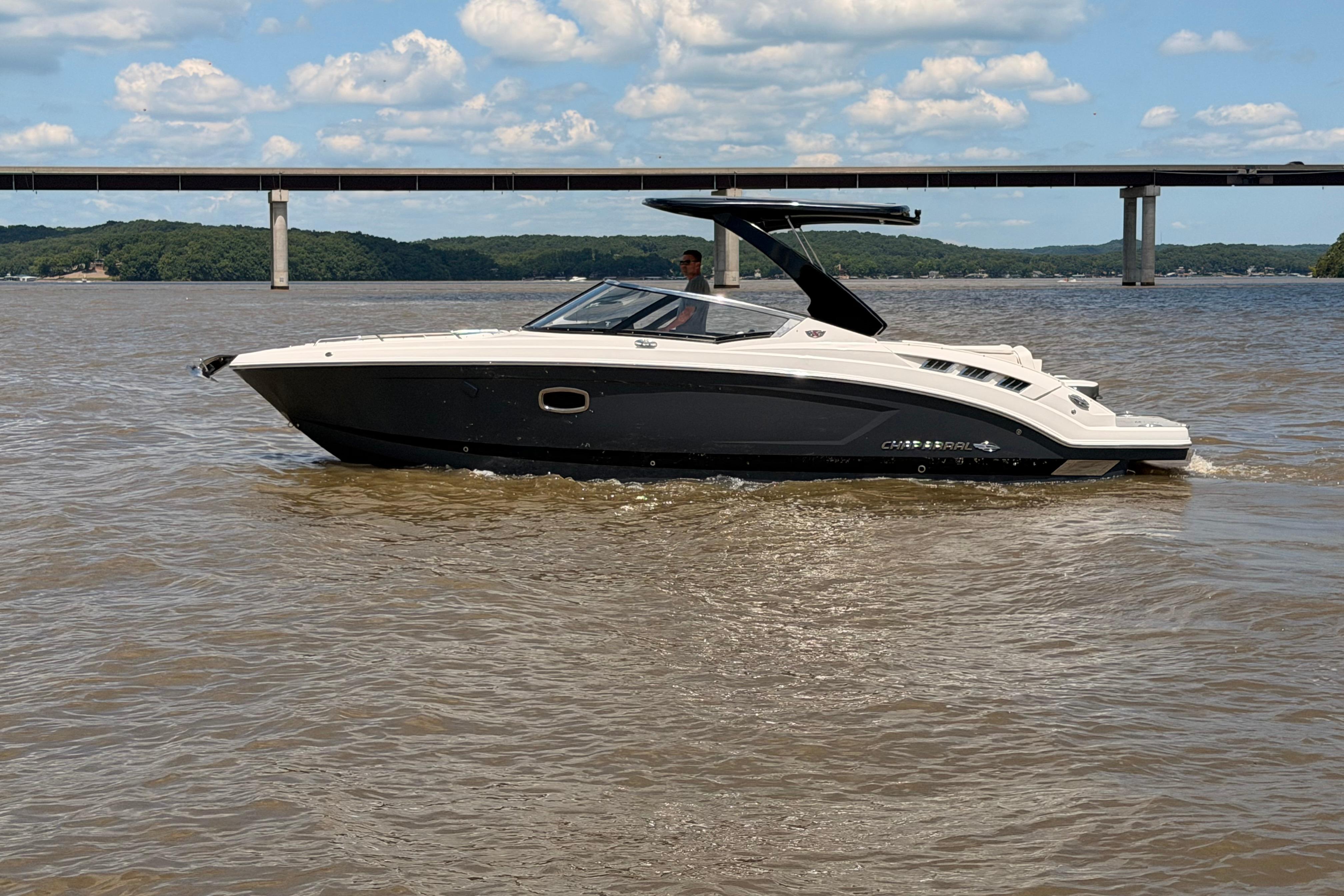 2022 Chaparral 317 SSX