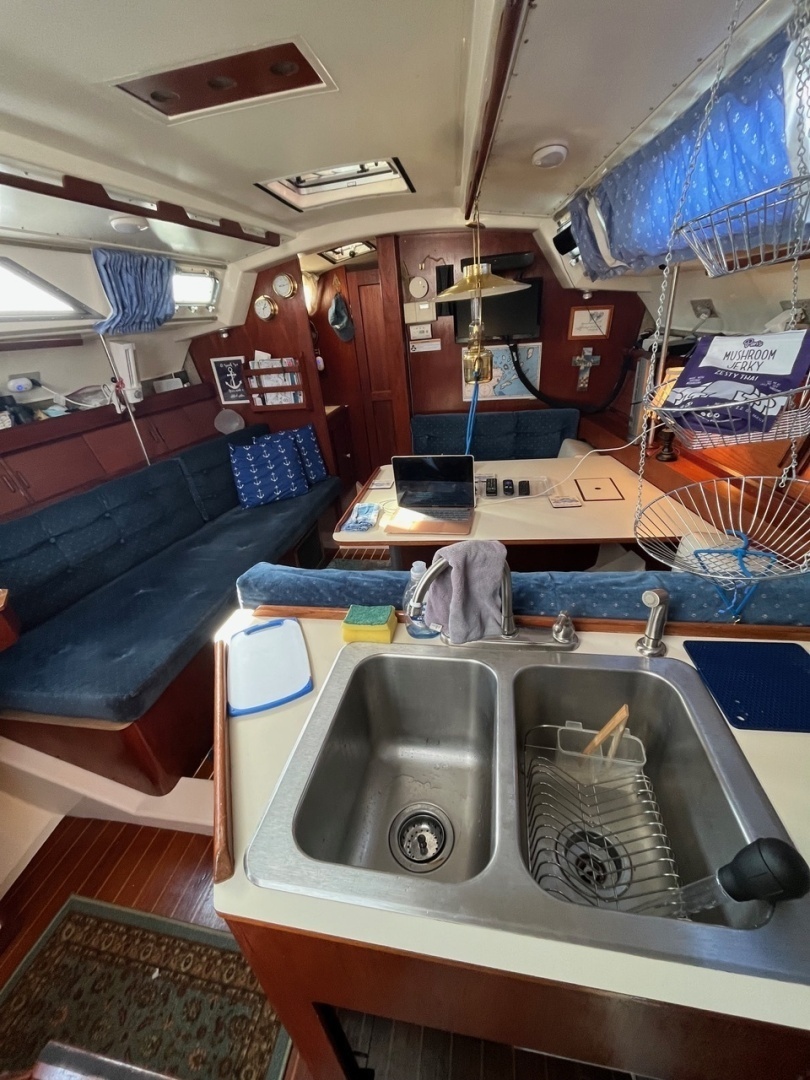 1983 Hunter 34 - Image 13