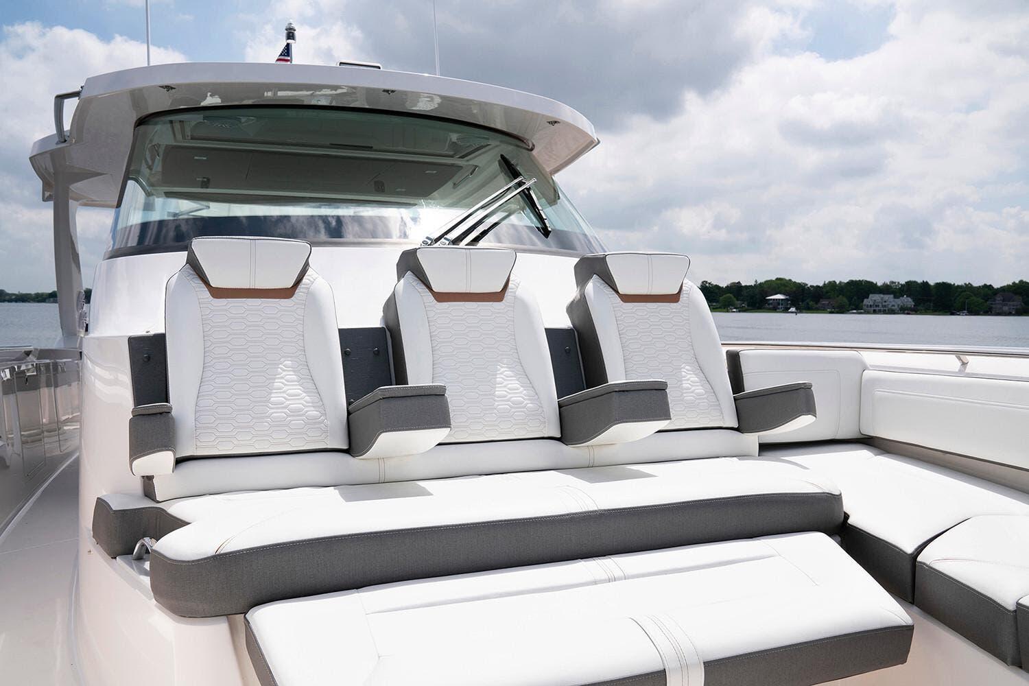 2026 Tiara Yachts 43LS - 11