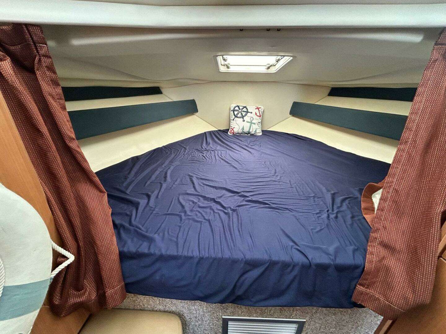 2008 Bayliner Discovery 288 - Image 13
