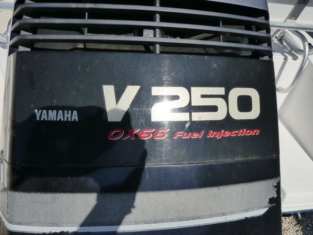 2001 Cobia 230 Walkaround - 11