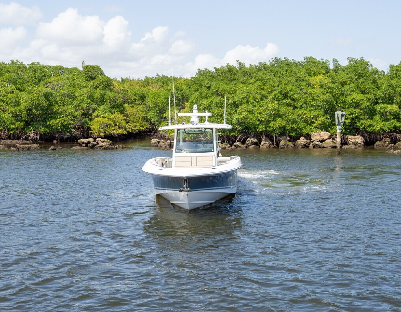 2019 Boston Whaler 380 Outrage - Image 10