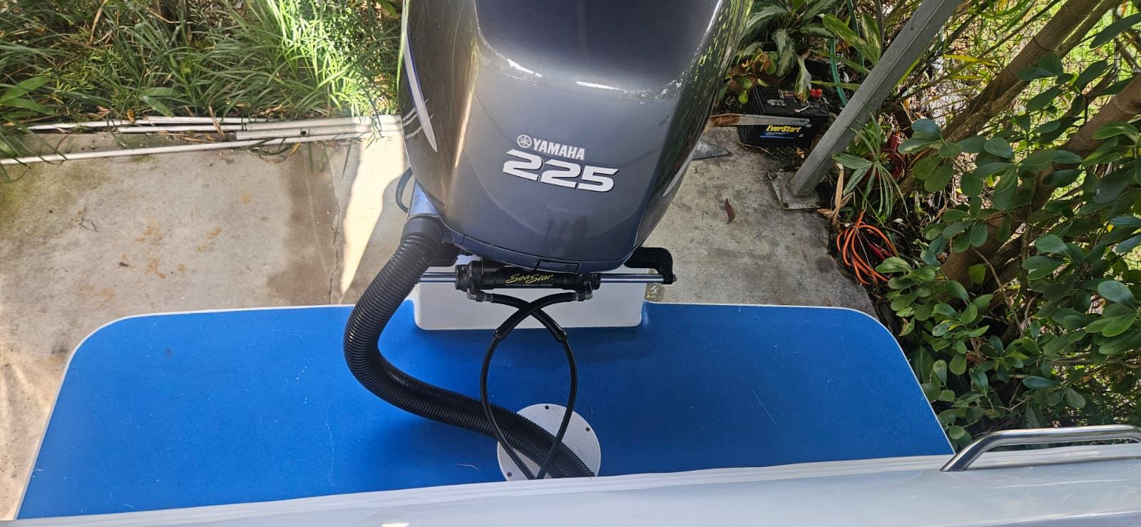 Yamaha 225 outboard motor on Wellcraft 24 Walkaround boat, year 2000.