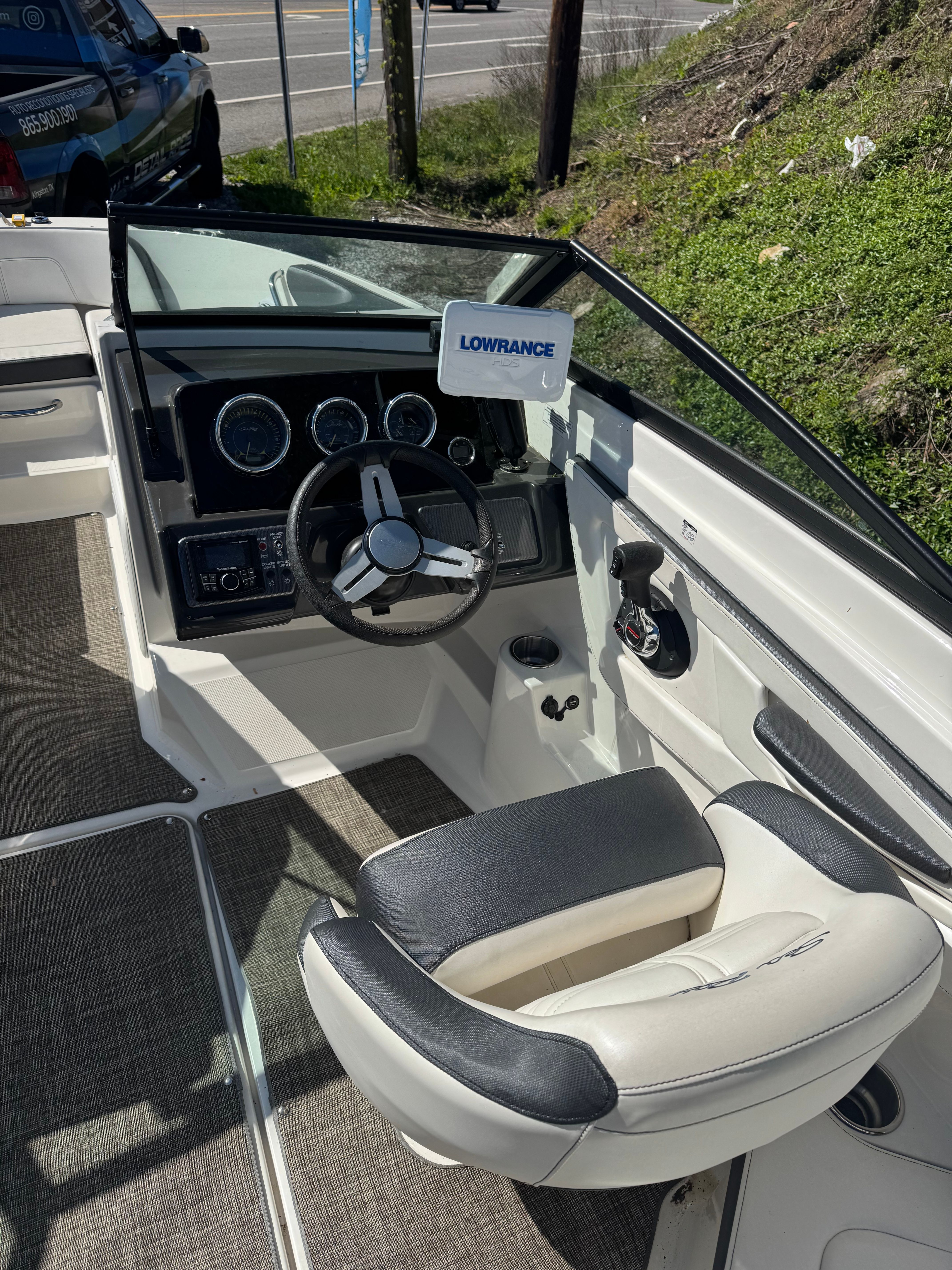 2018 Sea Ray SPX 210 Outboard - 5
