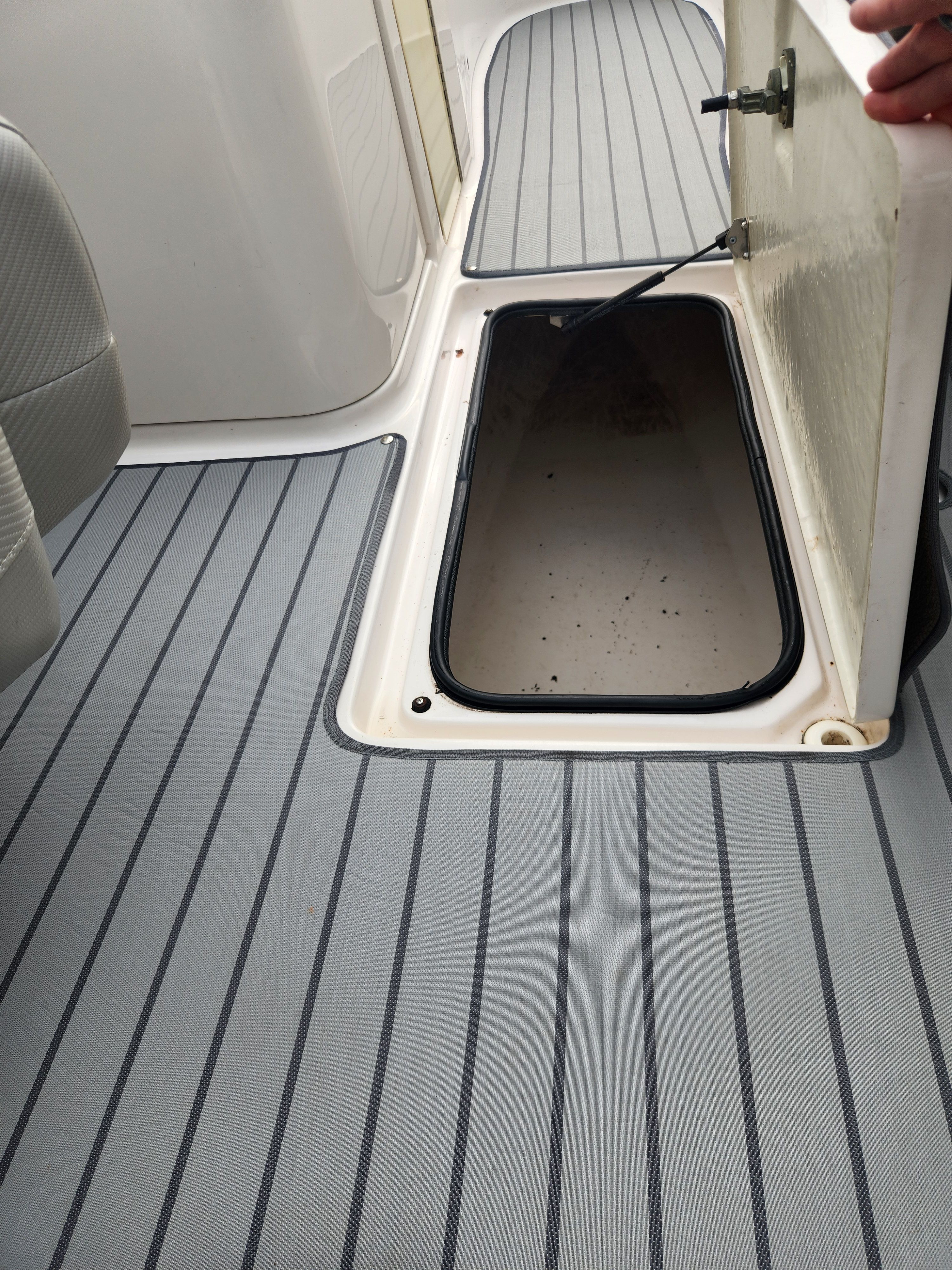 2004 Regal 2400 Bowrider - 9