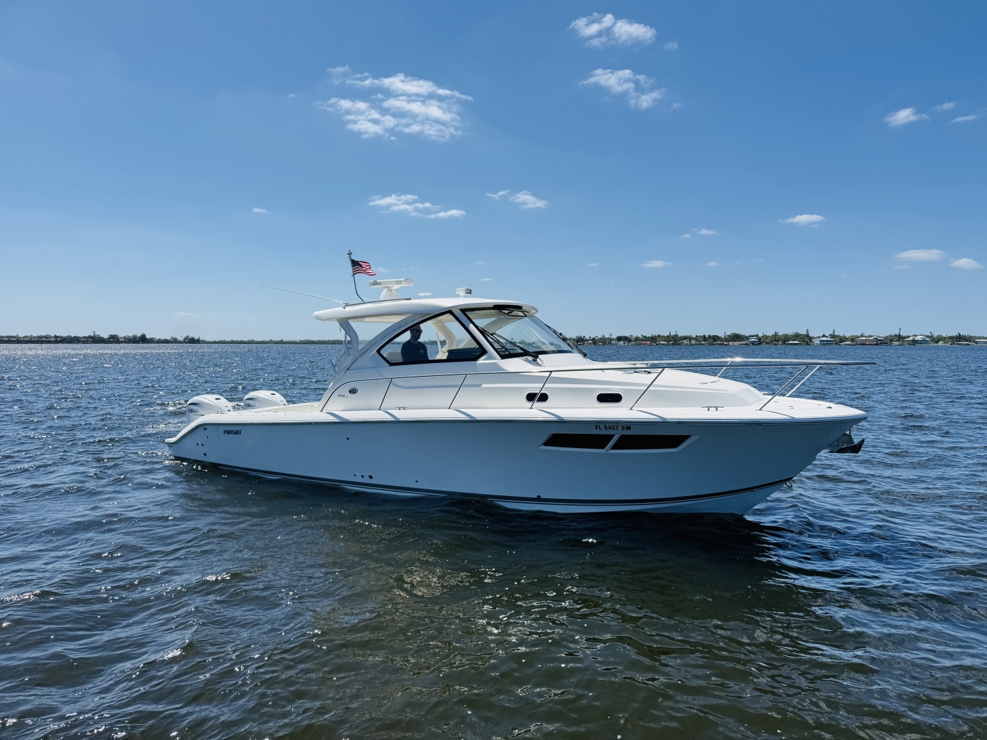 2021 Pursuit OS 355 - Image 4