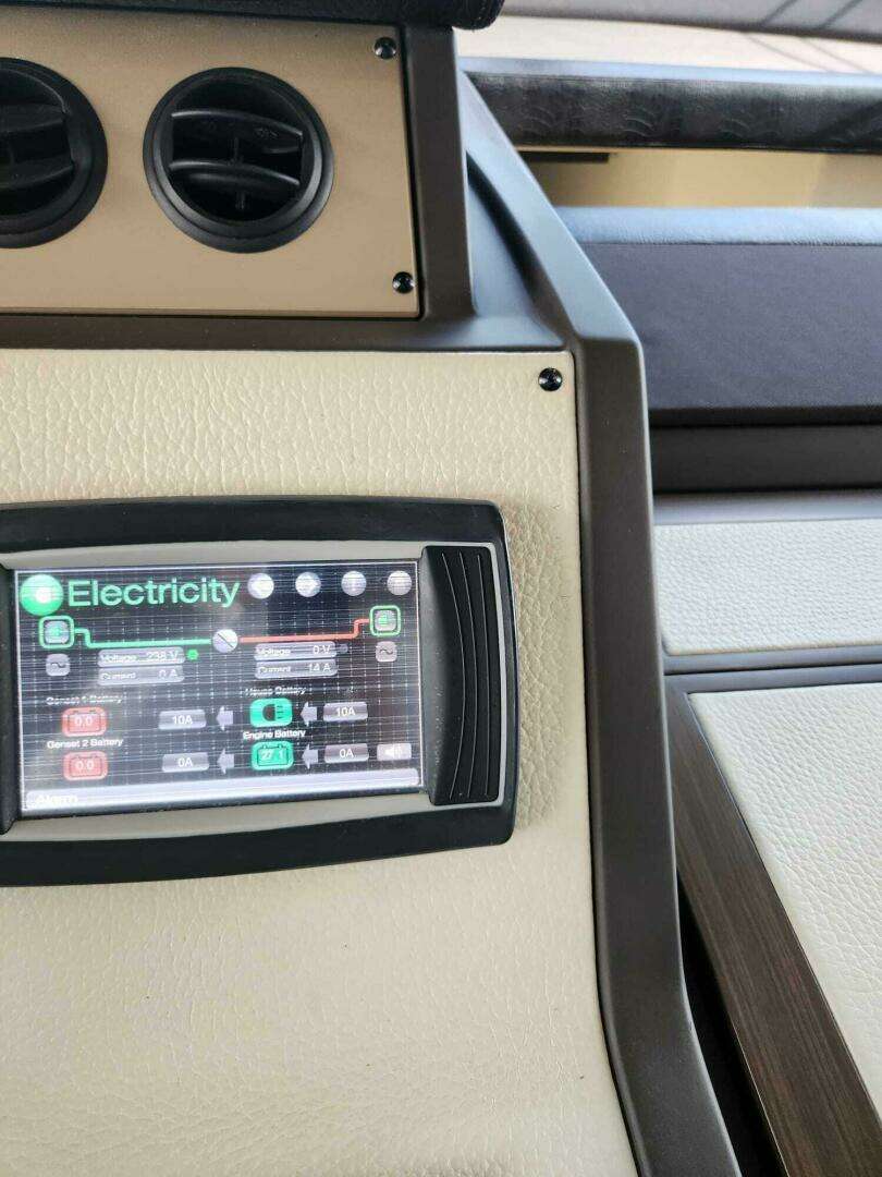 2014 Azimut Flybridge - Image 59