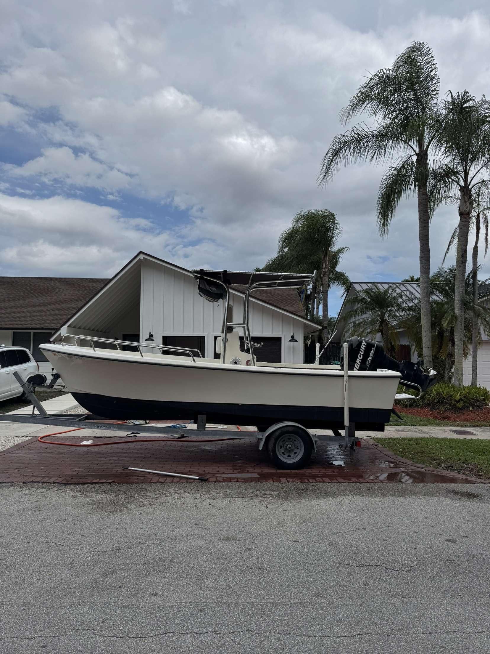 1996 May-Craft 19 CENTER CONSOLE
