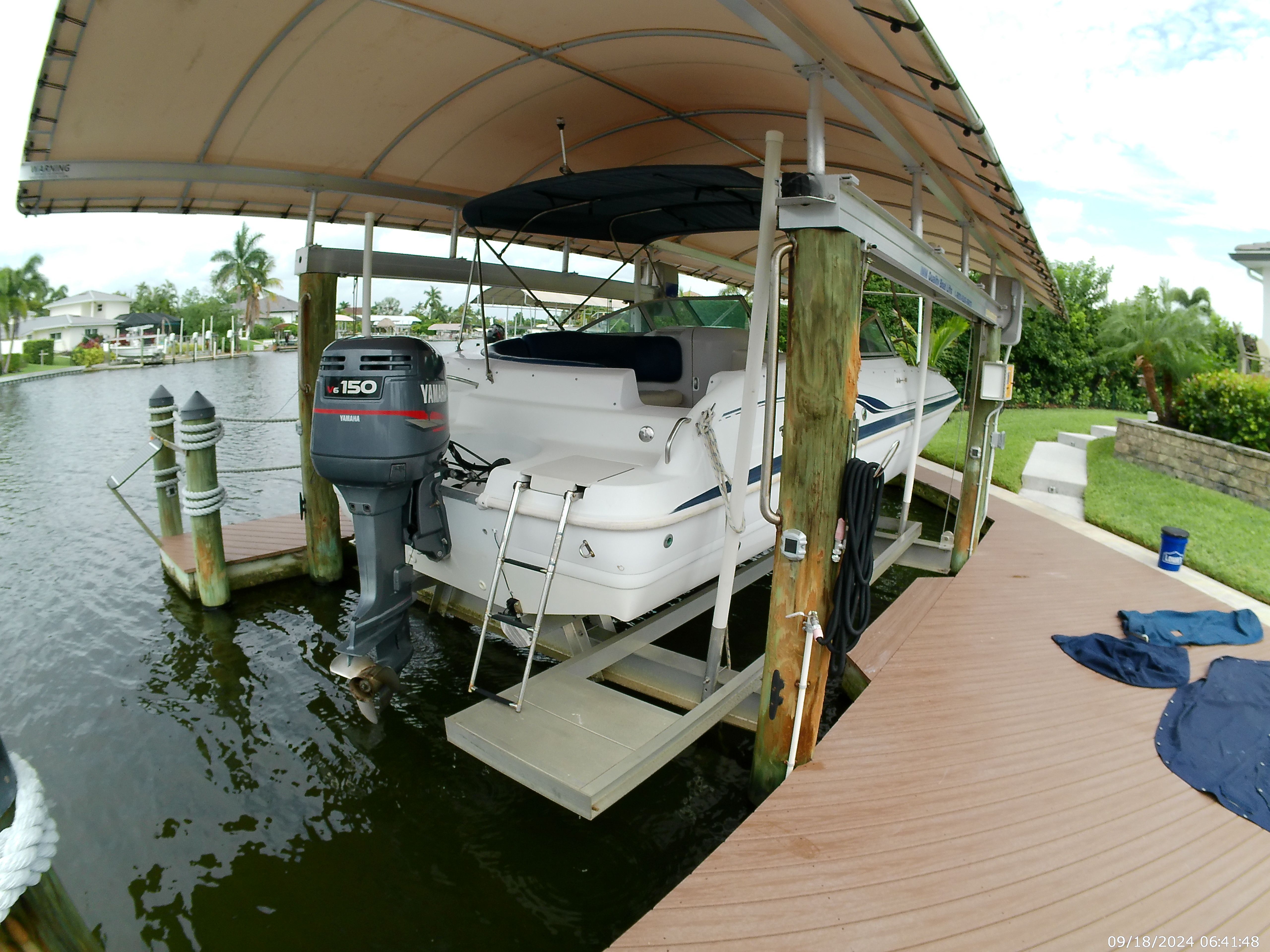 2000 Godfrey / Hurricane Sundeck 237 I/O - 13