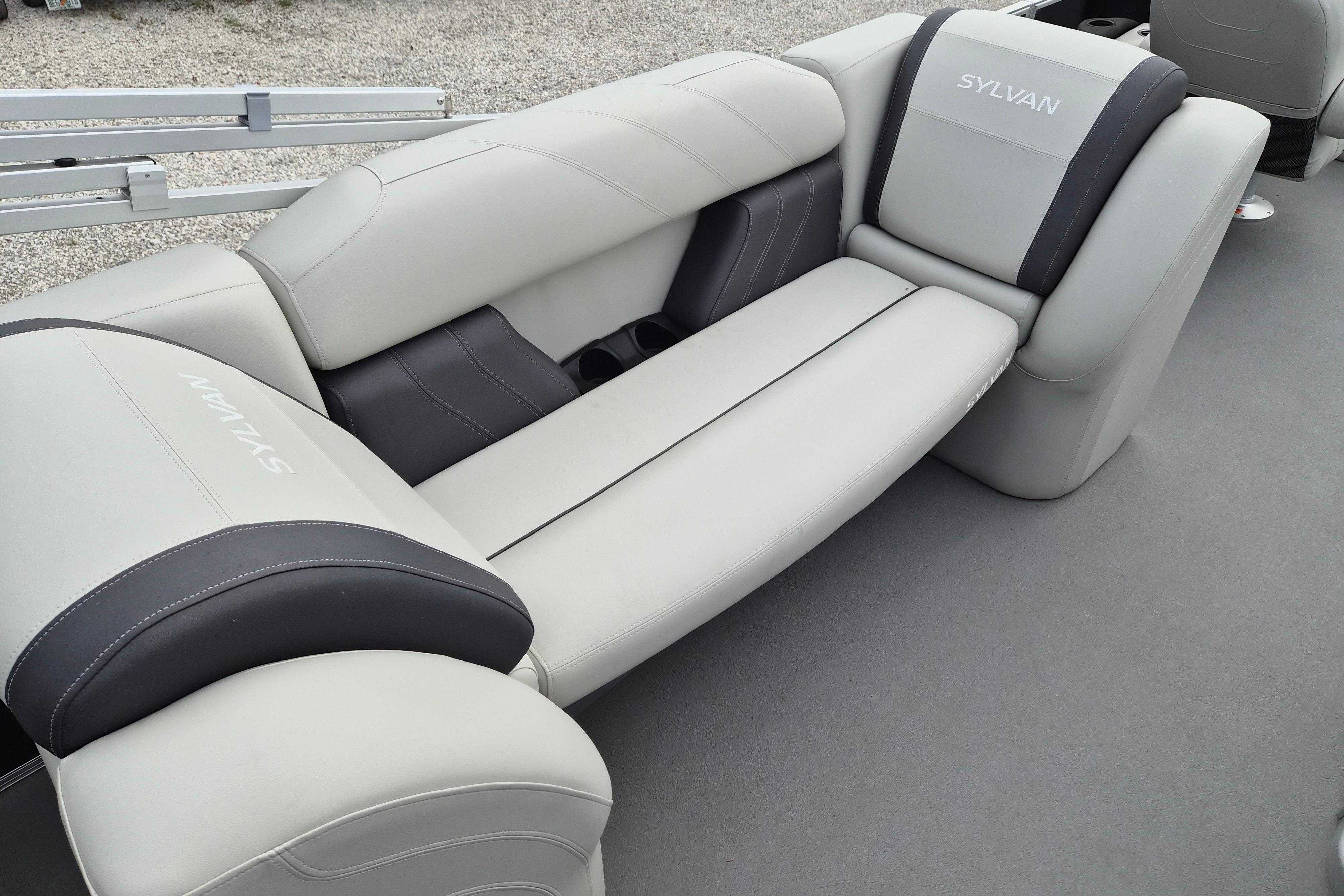 Luxurious seating on 2025 Sylvan Mirage Fish 8522 Party Fish 4.0 boat.