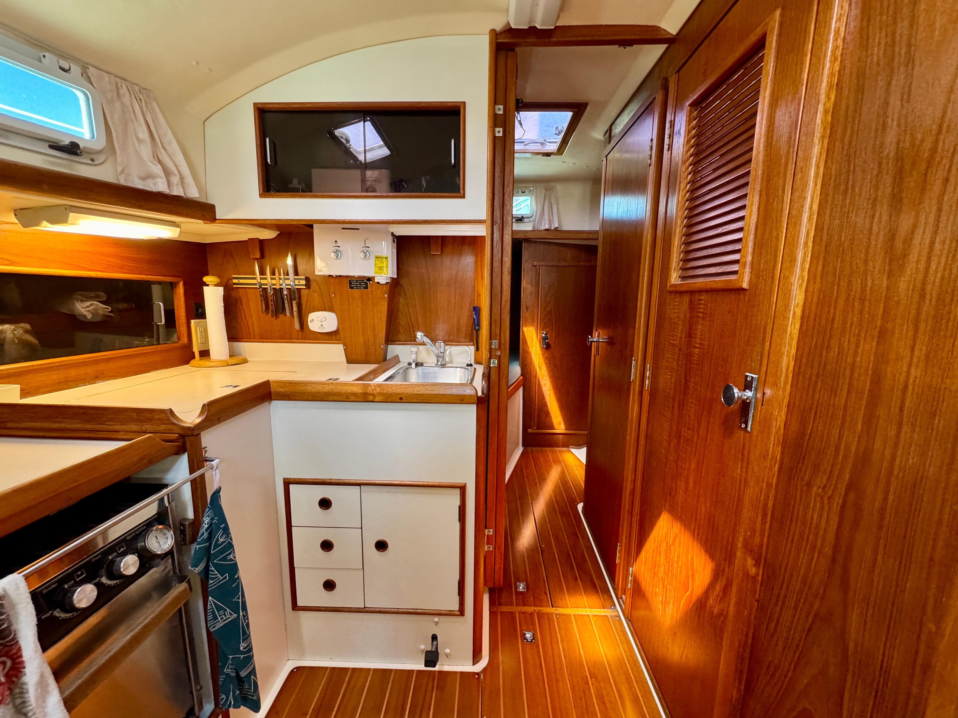 1989 Nonsuch 30 Ultra - 56