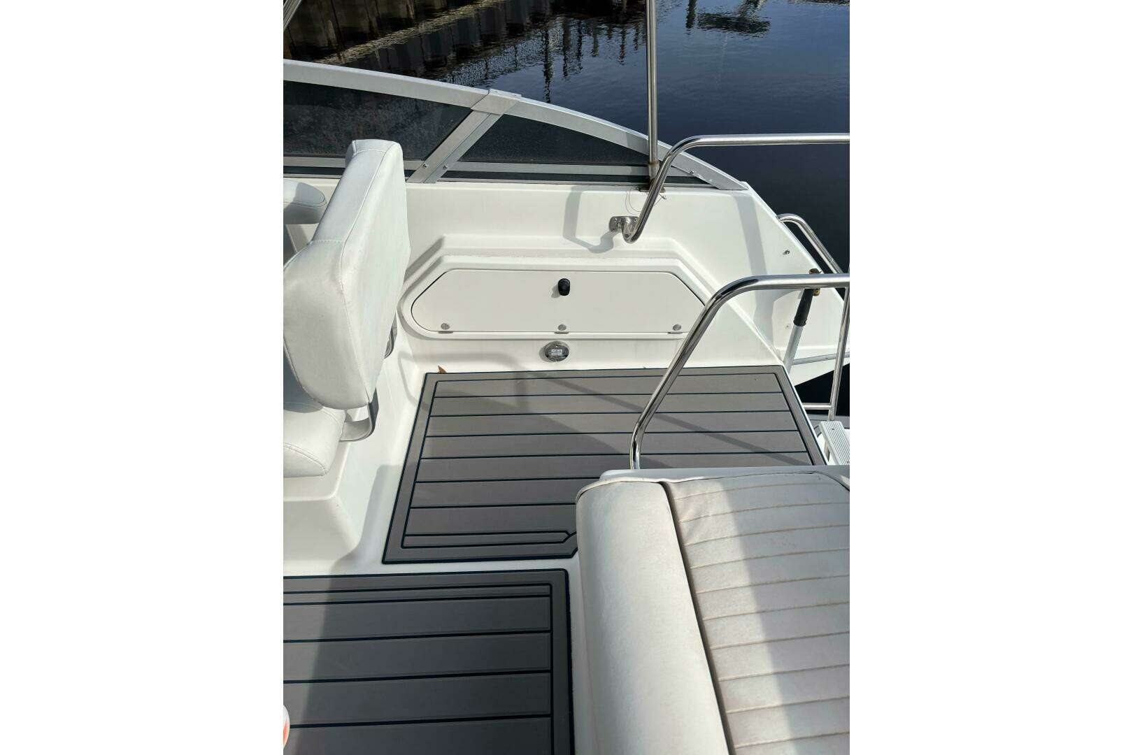 1996 Carver 320 Voyager - Image 19