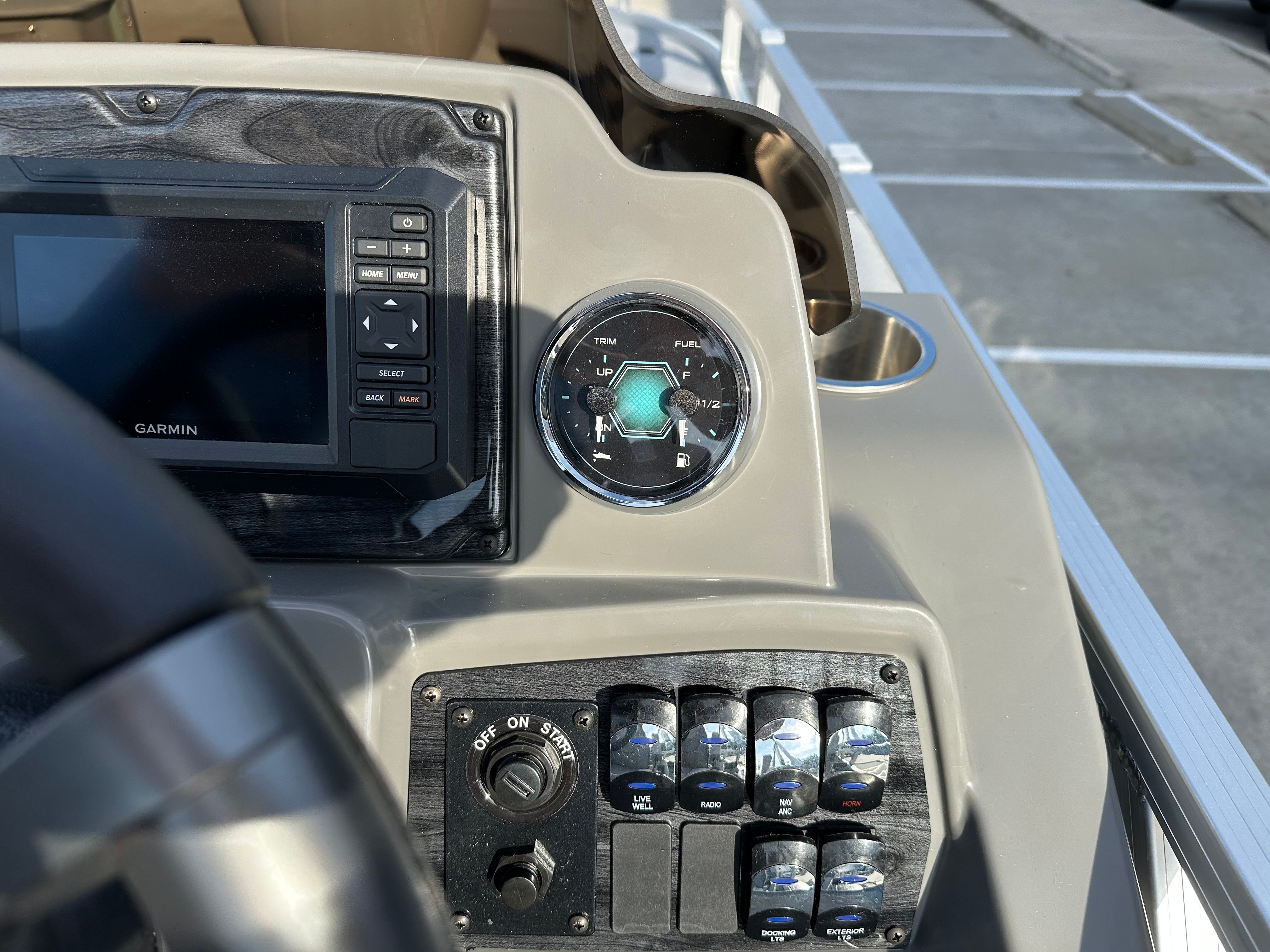 2026 Avalon Venture 85 Rear Fish - 21' - 24