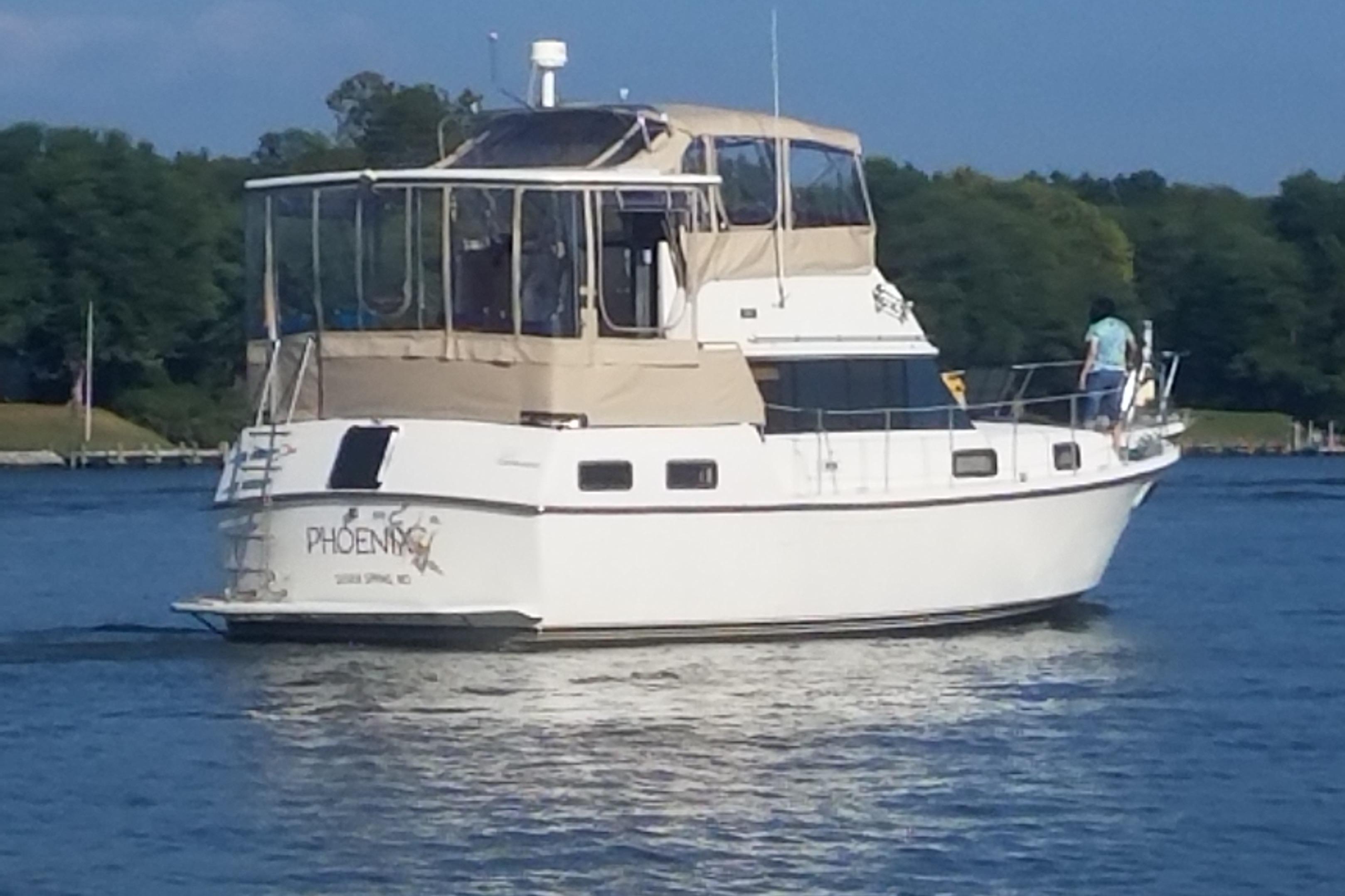 1988 Carver 36 Command Bridge