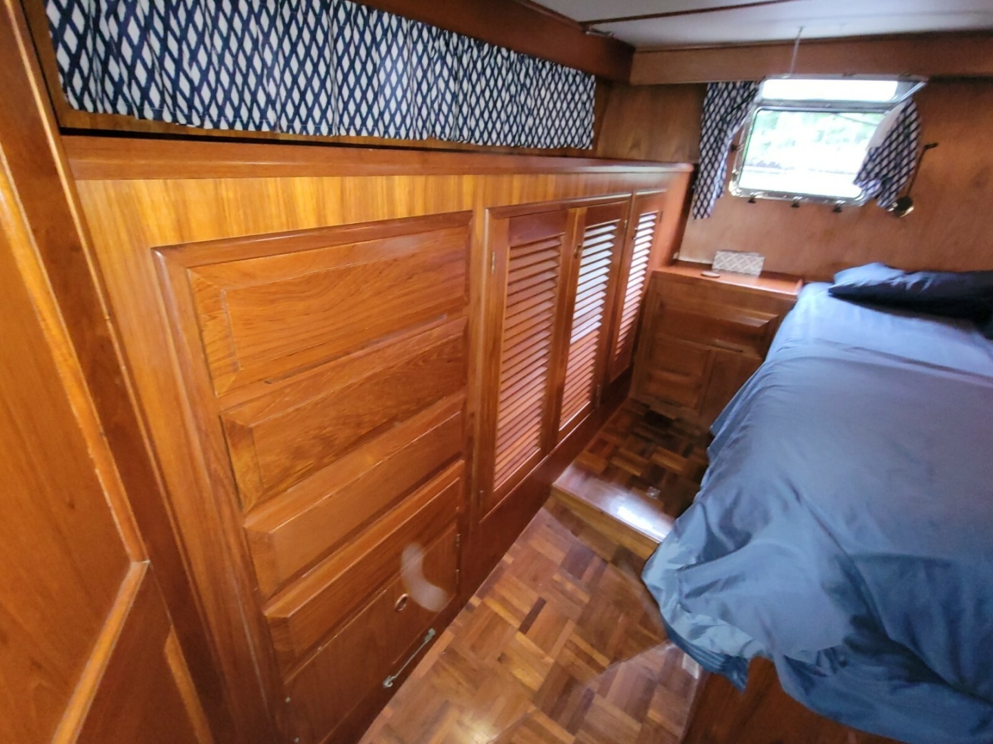 1990 DeFever Offshore Cruiser - Image 14