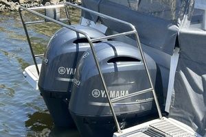 Two Yamaha outboard motors on a 2021 Jeanneau NC 895 boat.