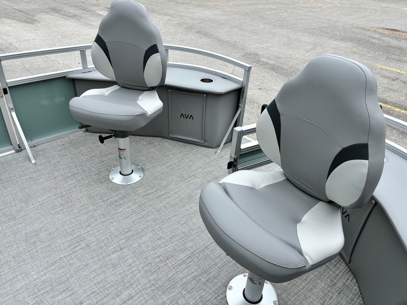 2026 Avalon Venture 85 Rear Fish - 21' - 9