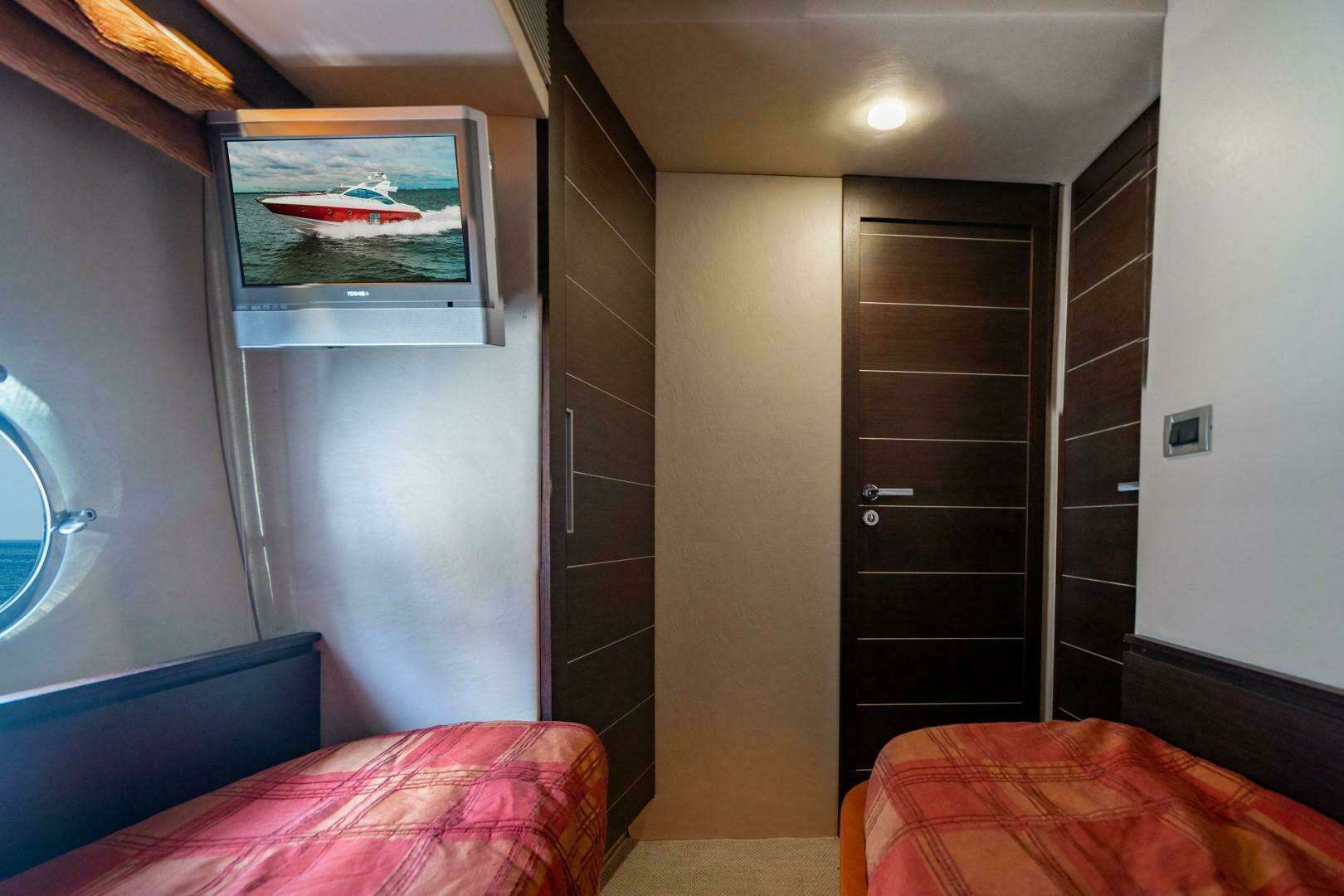 2007 Azimut 68S - Image 51