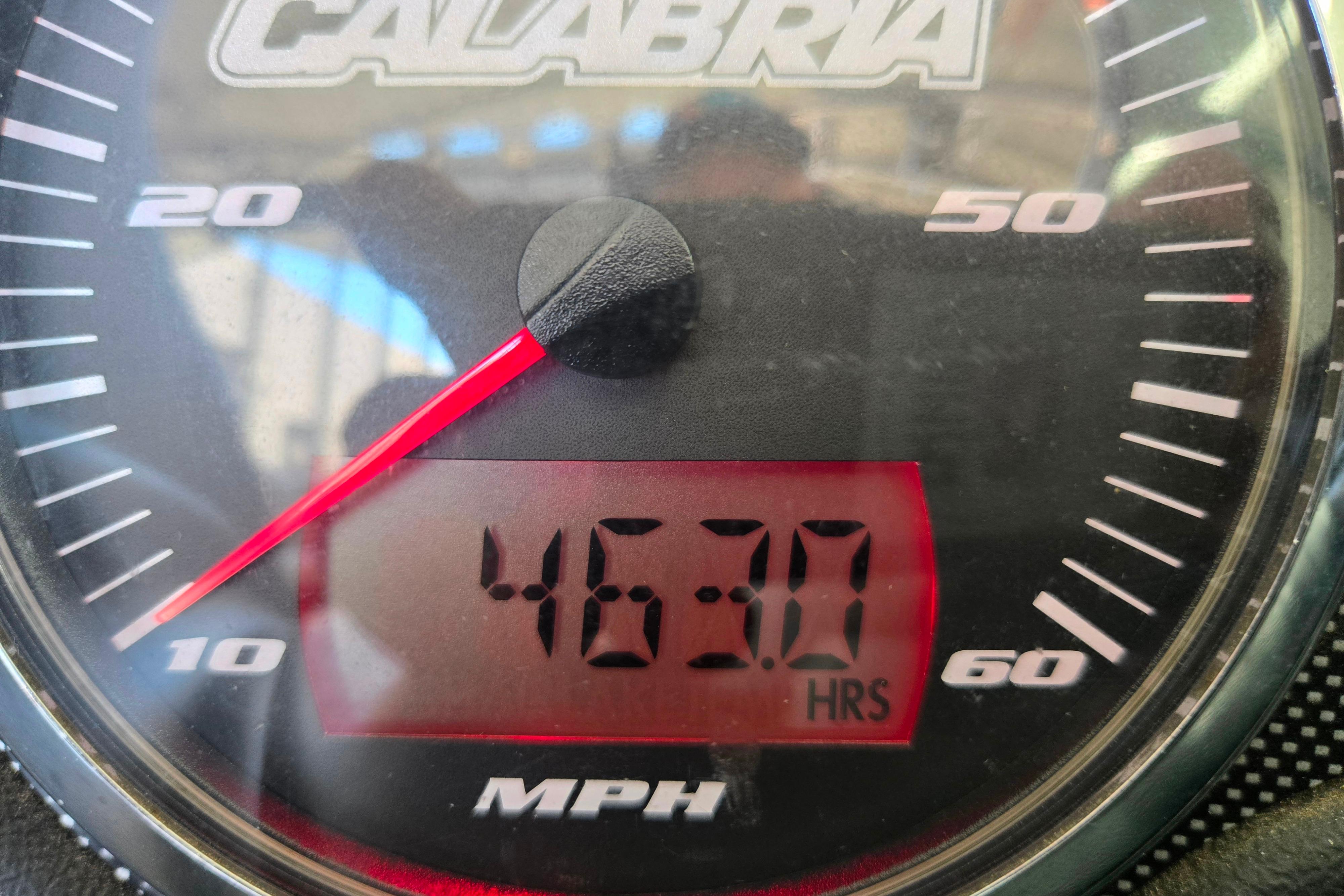 Close-up of a 2007 Calabria CAL AIR PRO V speedometer showing 463.0 hours.