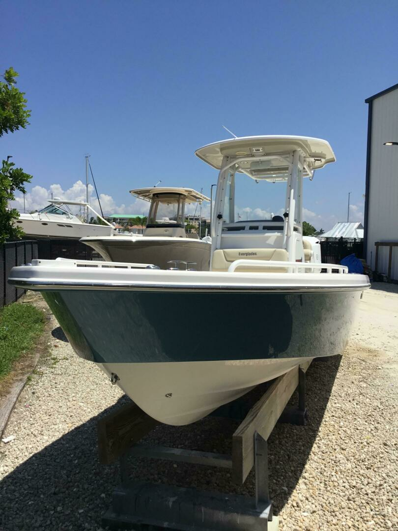 2016 Everglades 243CC - Image 3