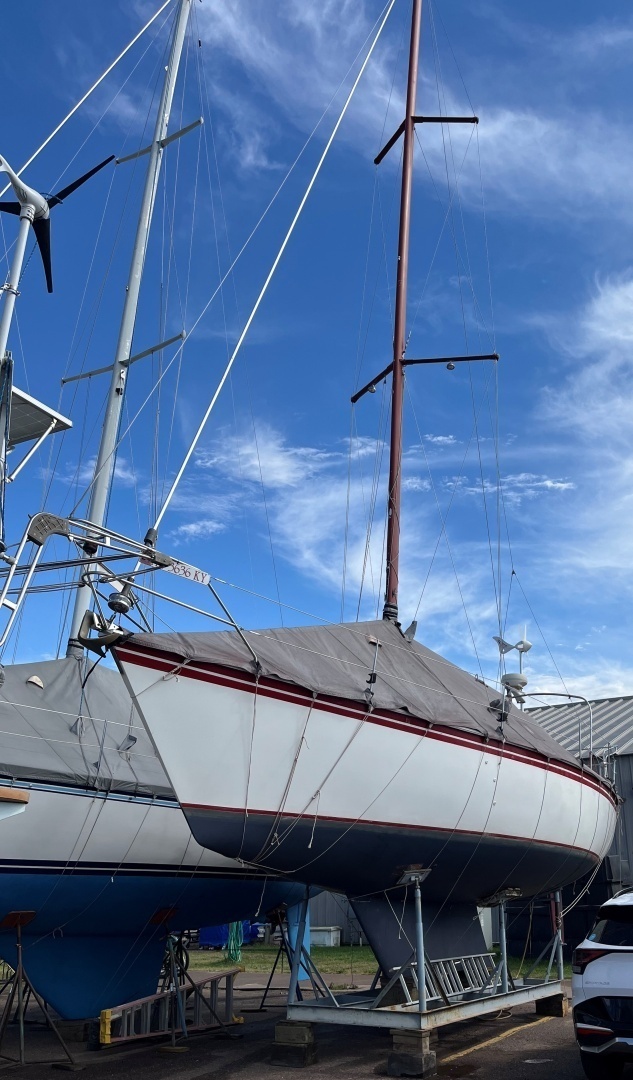 1983 Hunter 34 - Image 26
