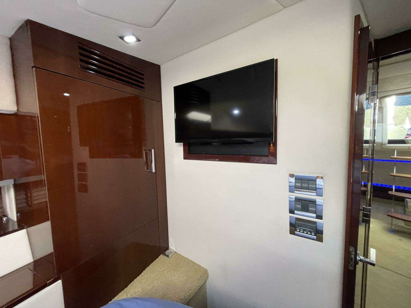 2010 Sea Ray 450 Sundancer - Image 75