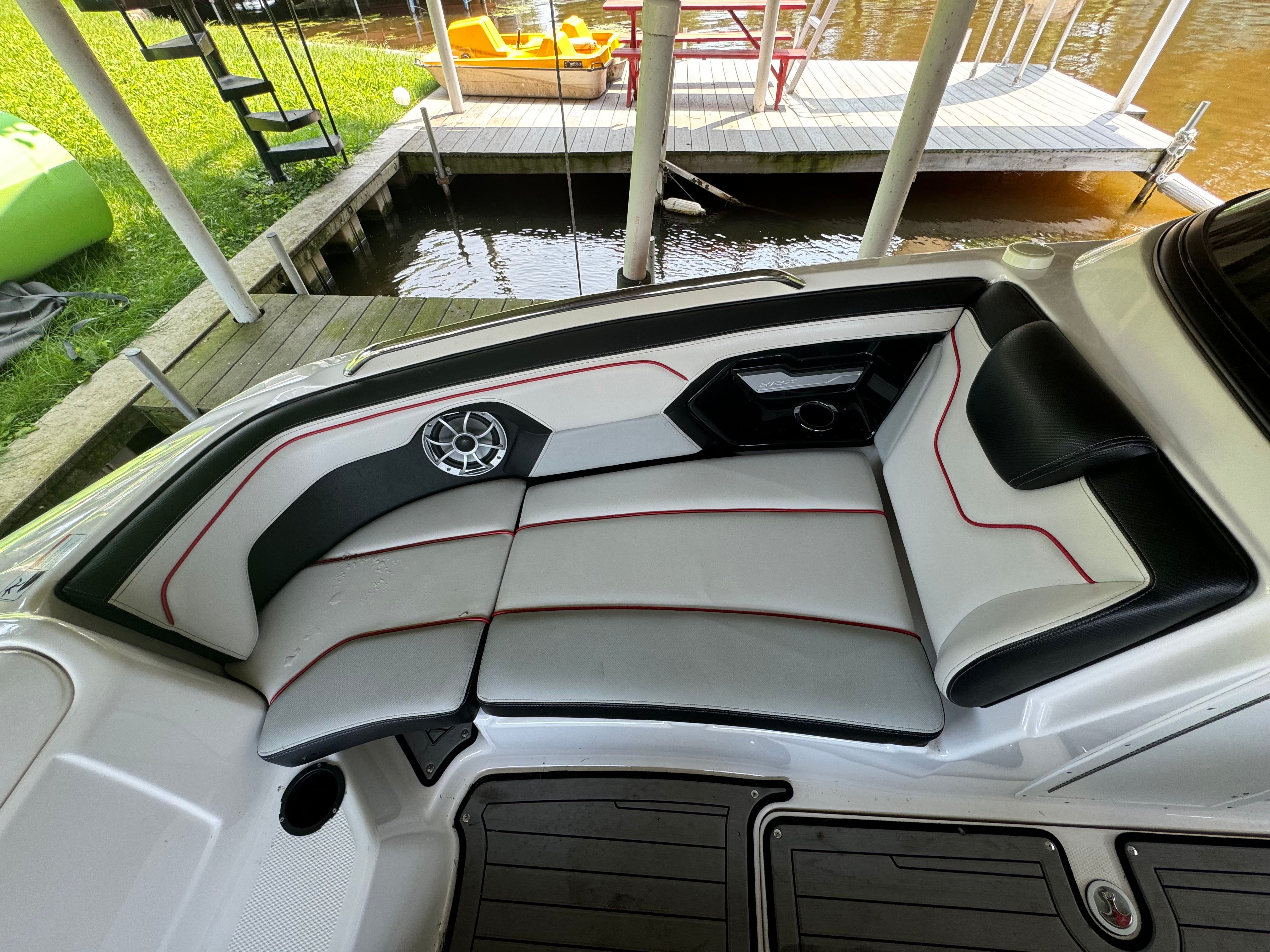 2018 Yamaha Boats 212X - 11
