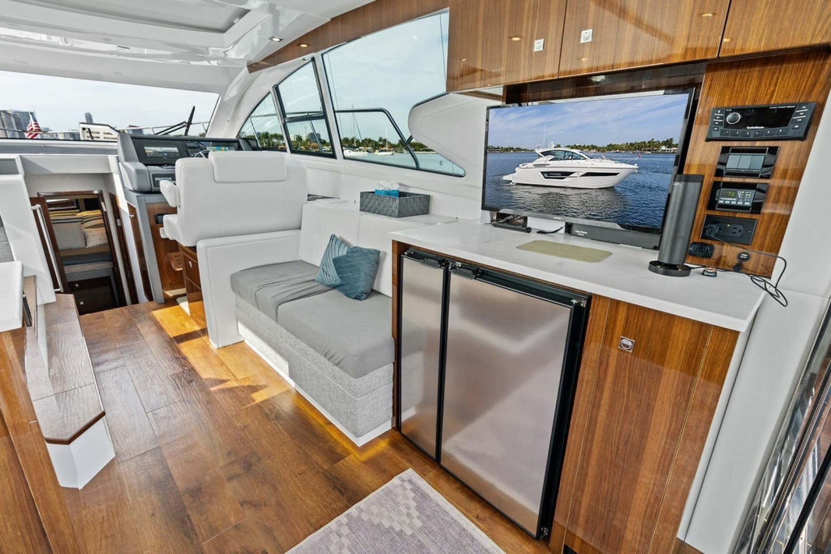 2022 Cruisers Yachts 46 CANTIUS - Image 25