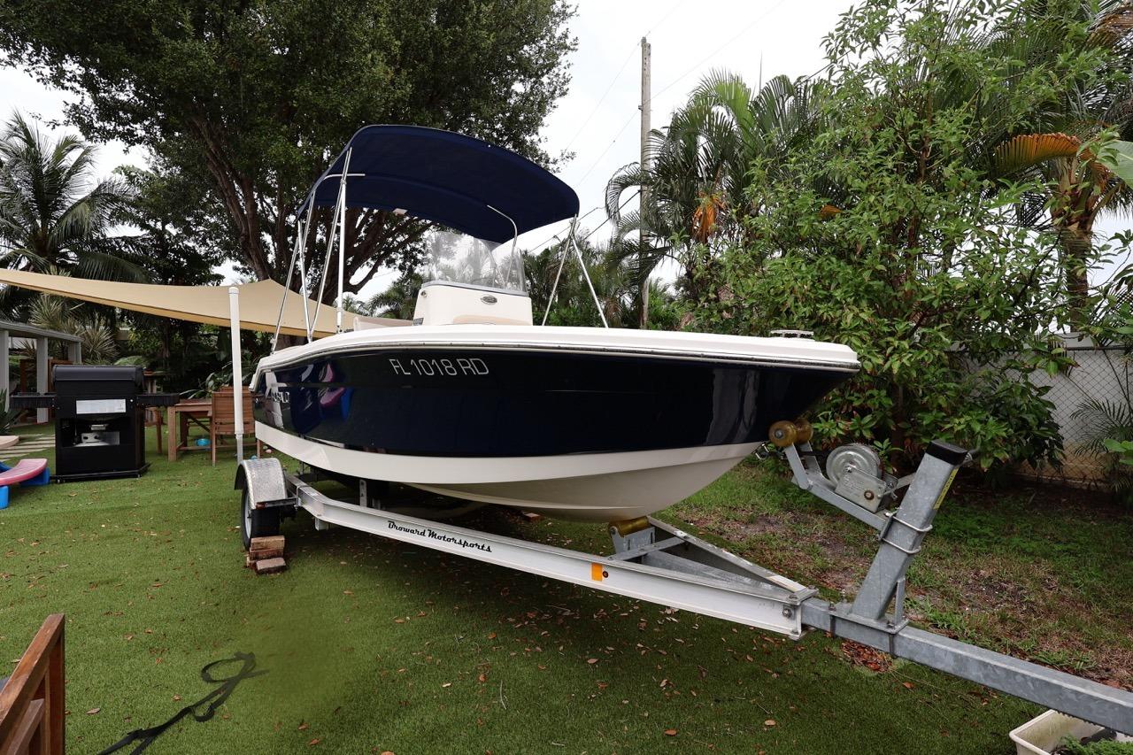 2016 Robalo R160 Center Console
