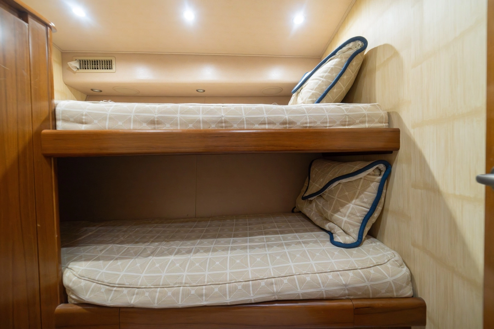 2012 Viking 60 Convertible - Image 68