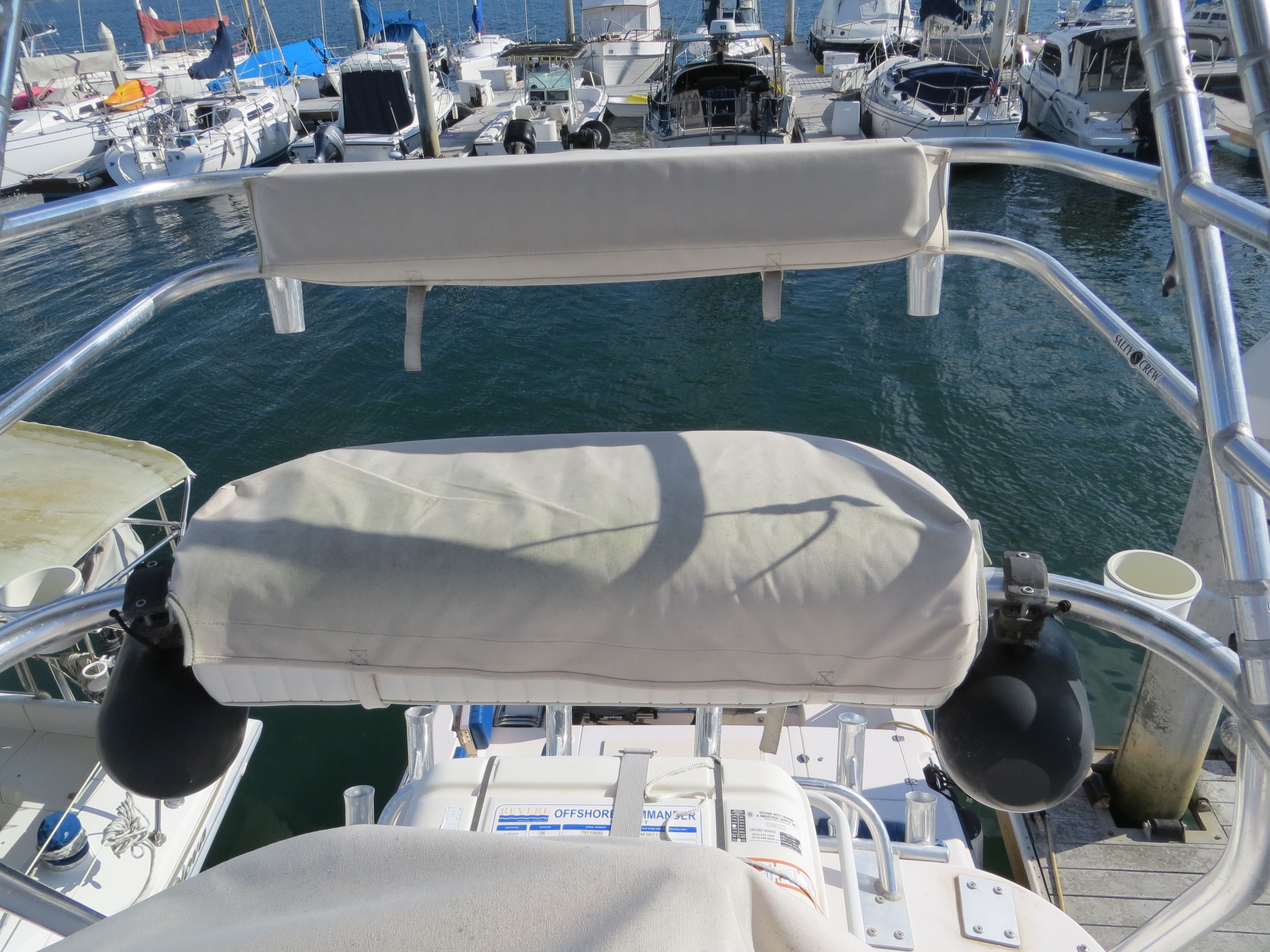 A 2007 Grady-White Sailfish 282 in the harbor, overlooking the water.