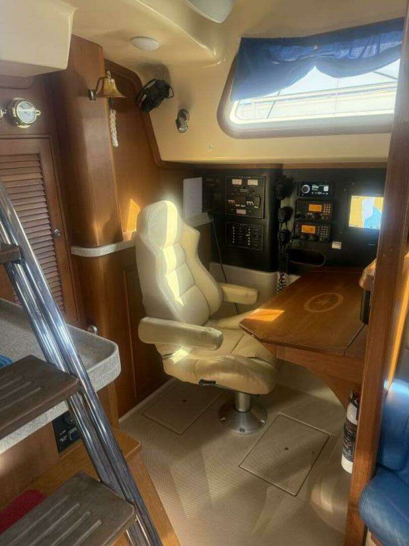 2005 Island Packet 445 - Image 17