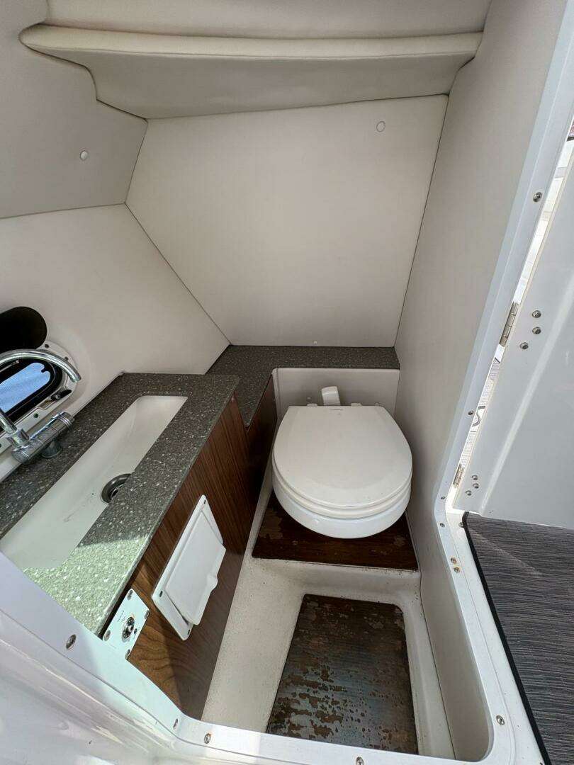 2020 Four Winns HD 240 OB - Image 9