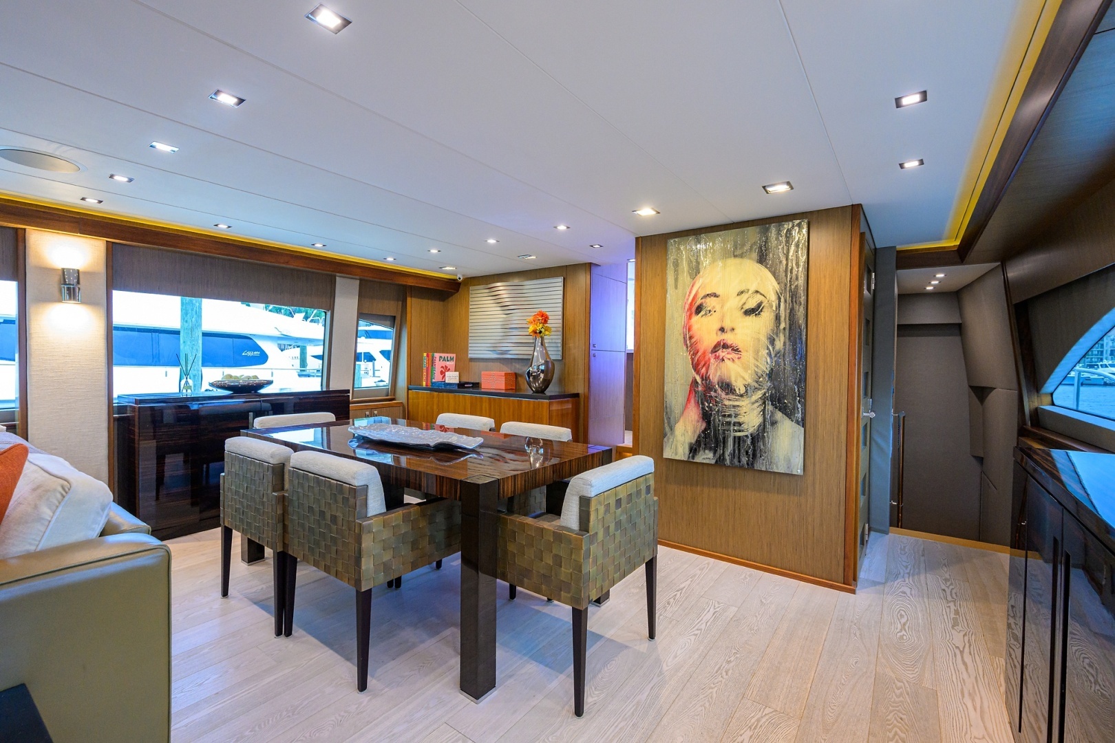 2013 Hatteras 80 Motor Yacht - Image 10