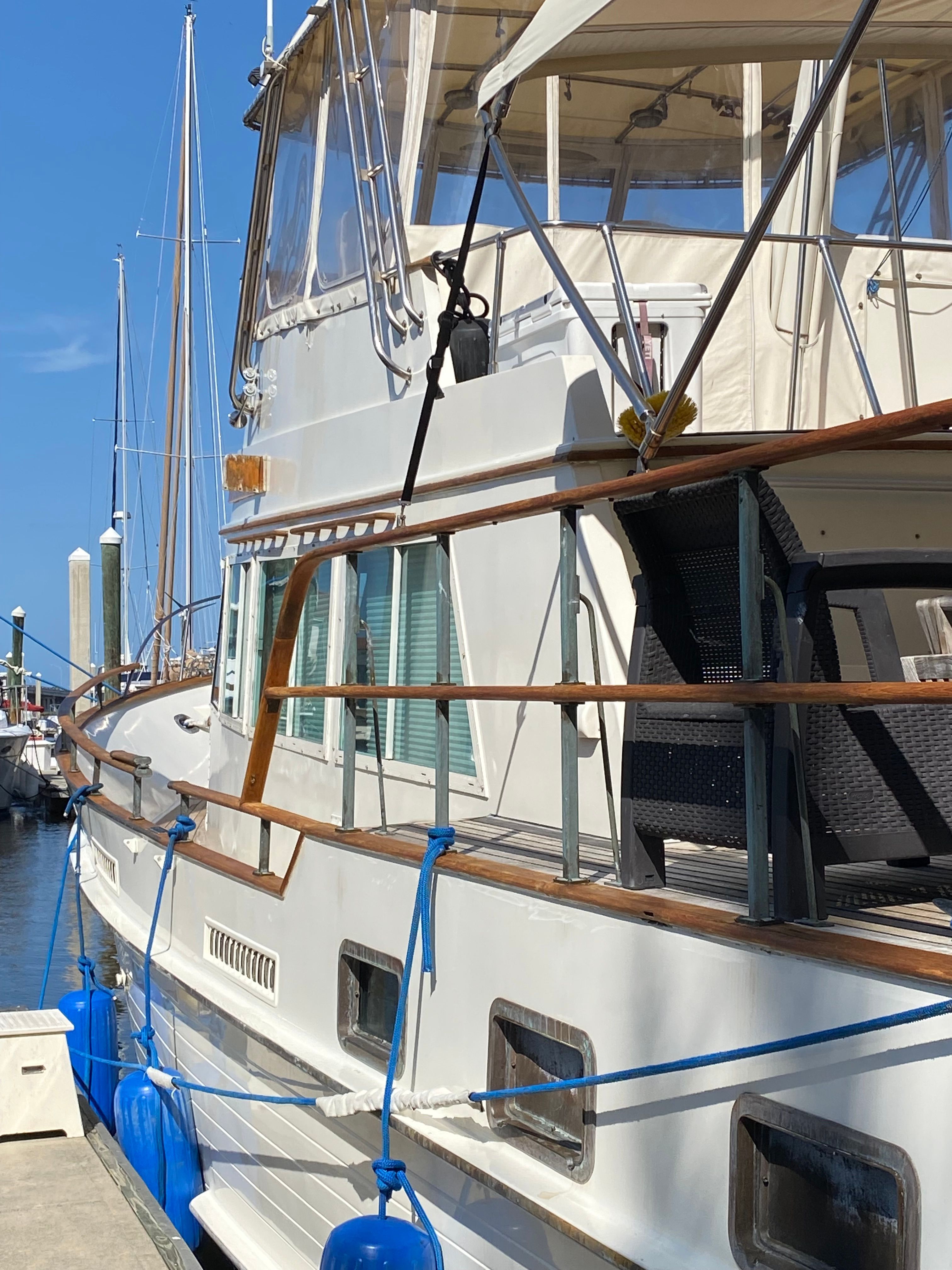 1983 Island Gypsy 44 Flush Deck - 34