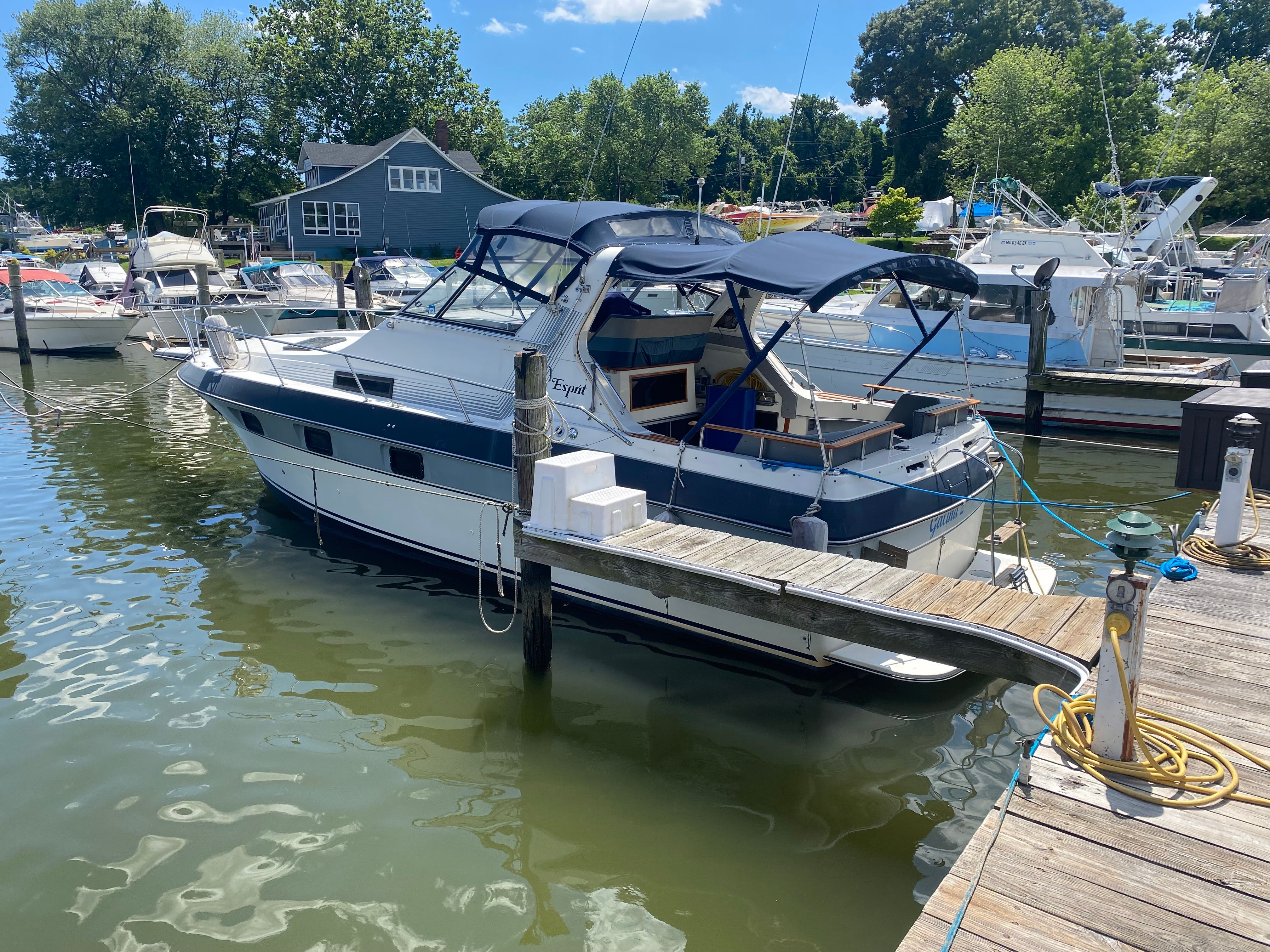 1986 Cruisers Yachts Esprit - 2
