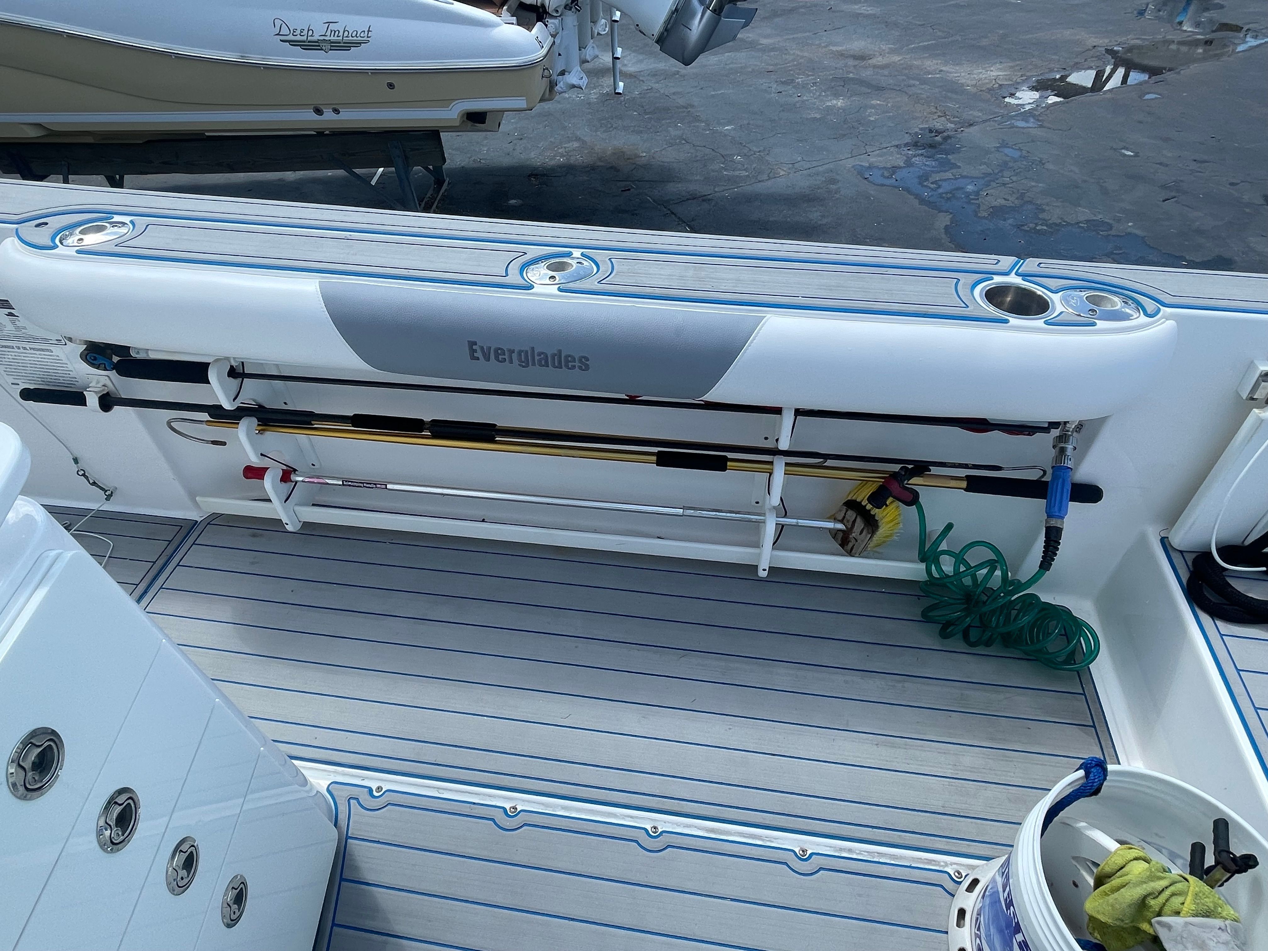 2017 Everglades 325 Center Console - 21