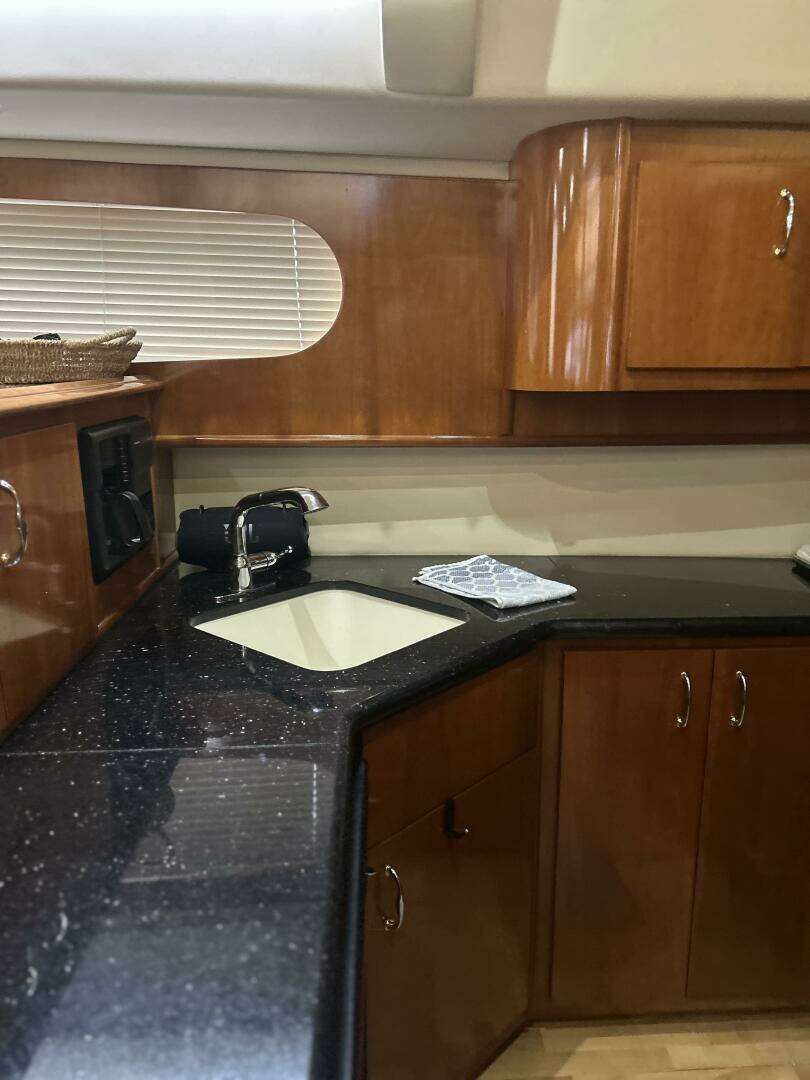 2003 Carver 466 Motor Yacht - Image 45