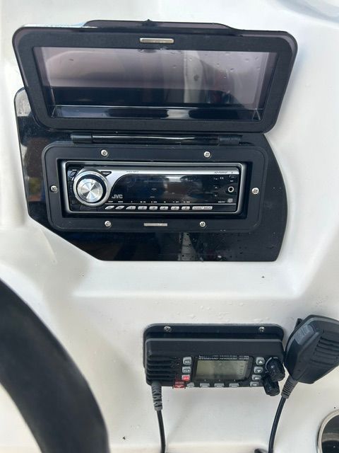 2000 Wellcraft 210 Sportsman - 16